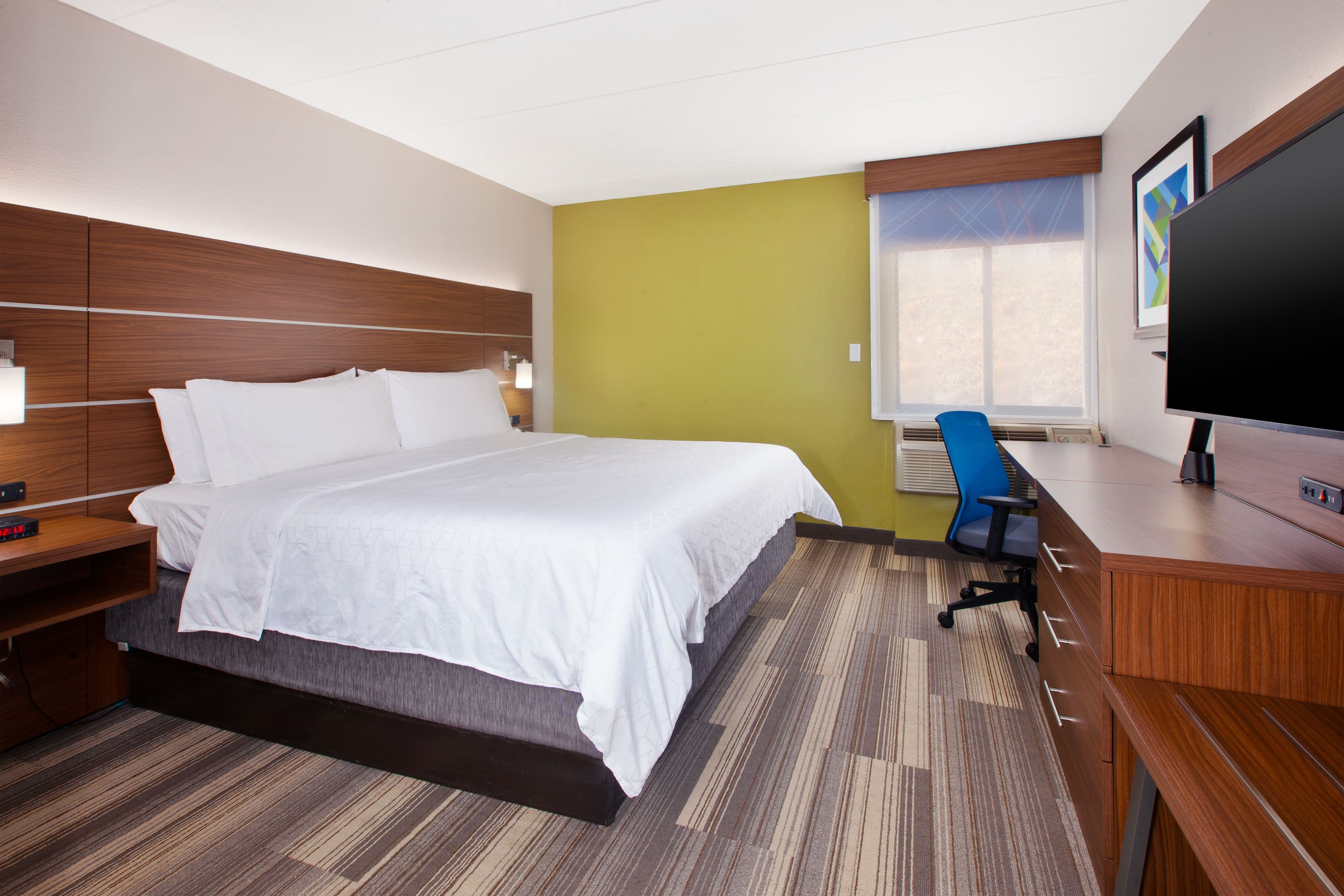 Holiday Inn Express Fairfax - Arlington Boulevard - Image 3