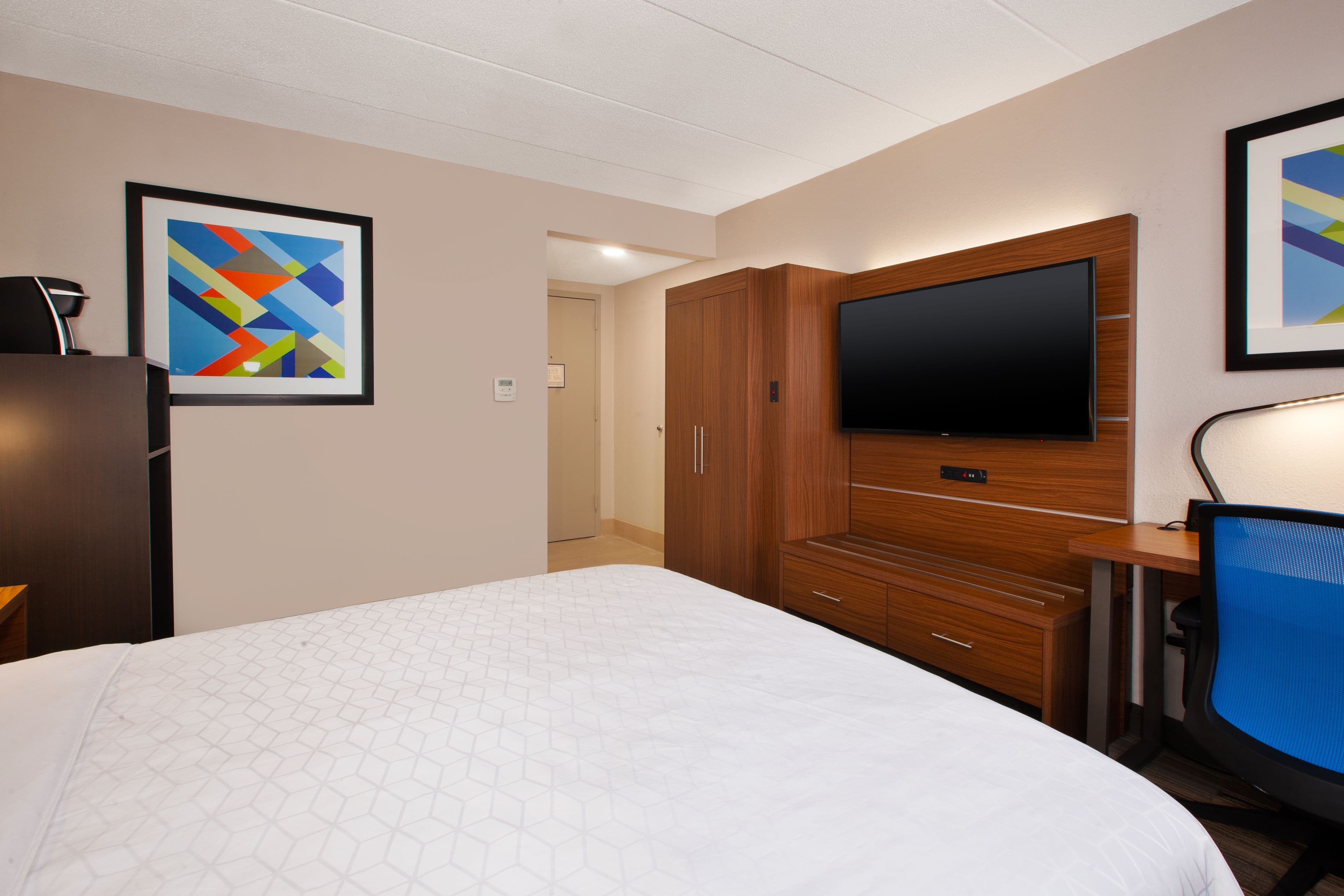 Holiday Inn Express Fairfax - Arlington Boulevard — 6