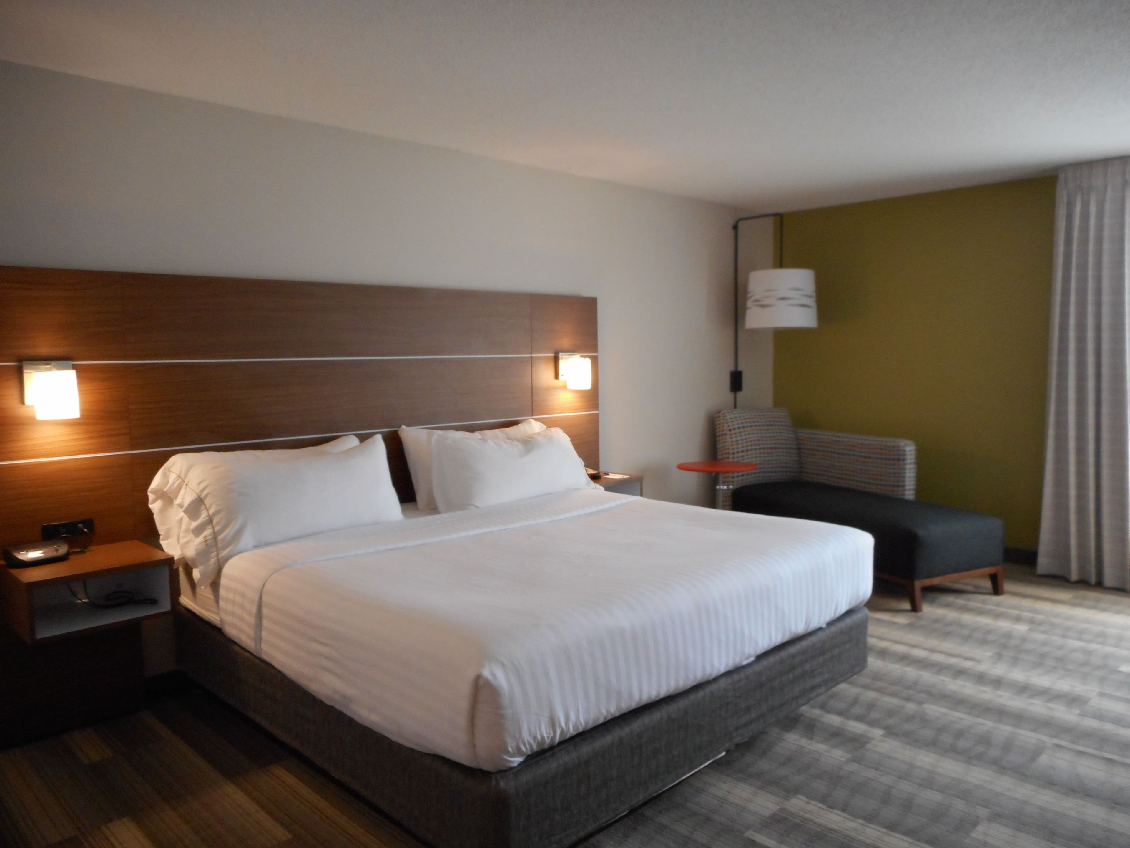 Holiday Inn Express Fairfield - Image 2
