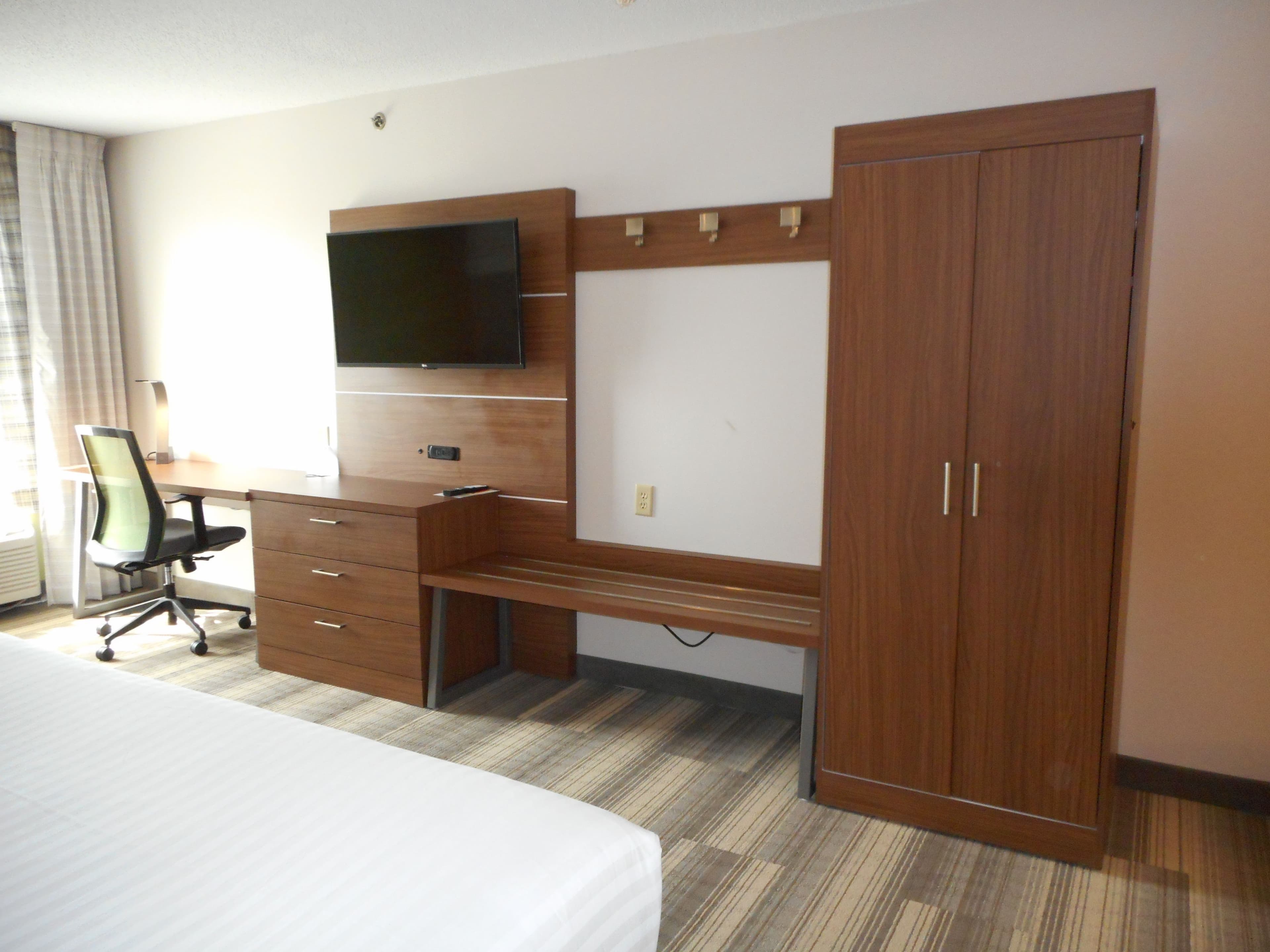 Holiday Inn Express Fairfield - Image 3