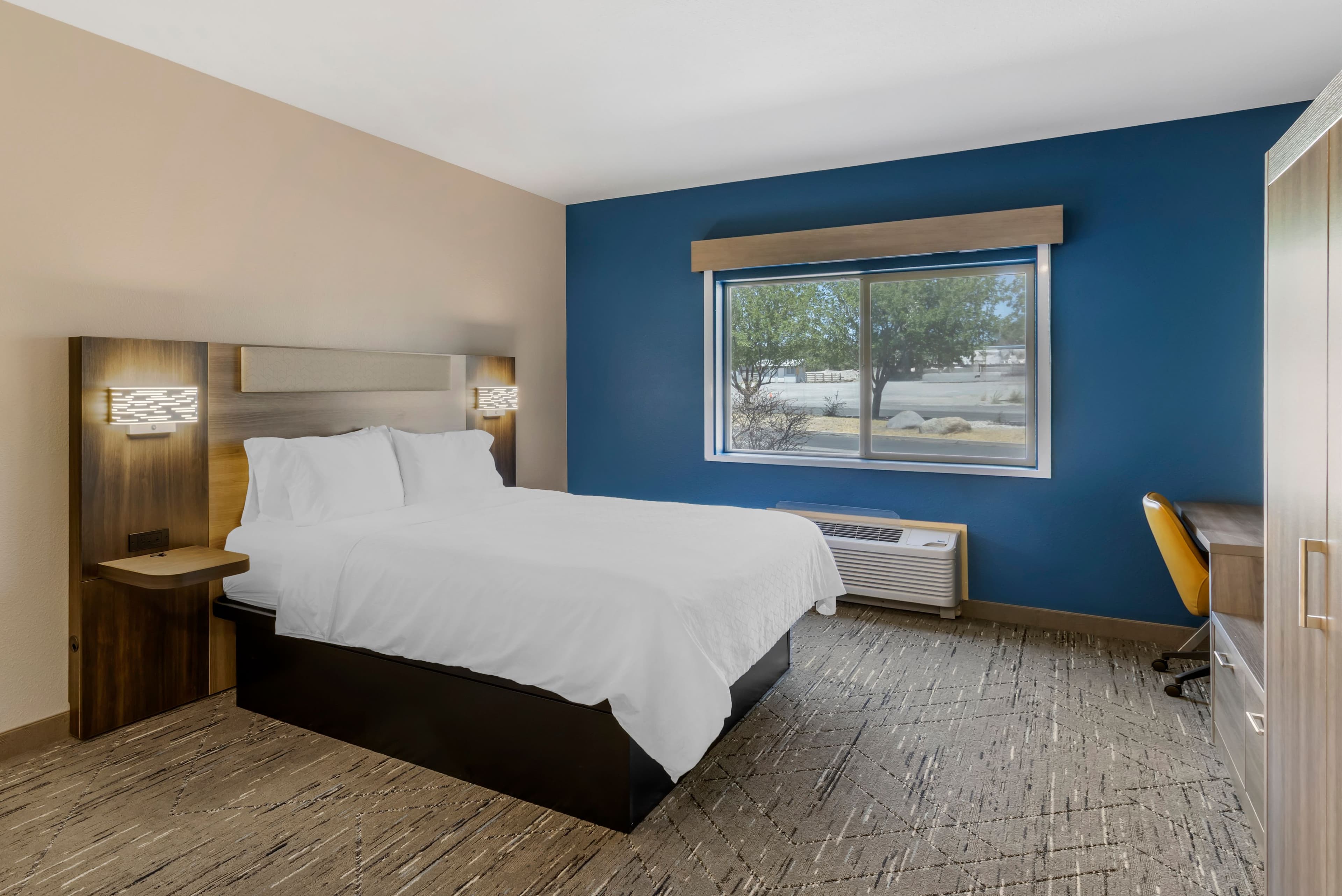 Holiday Inn Express Fallon — 11