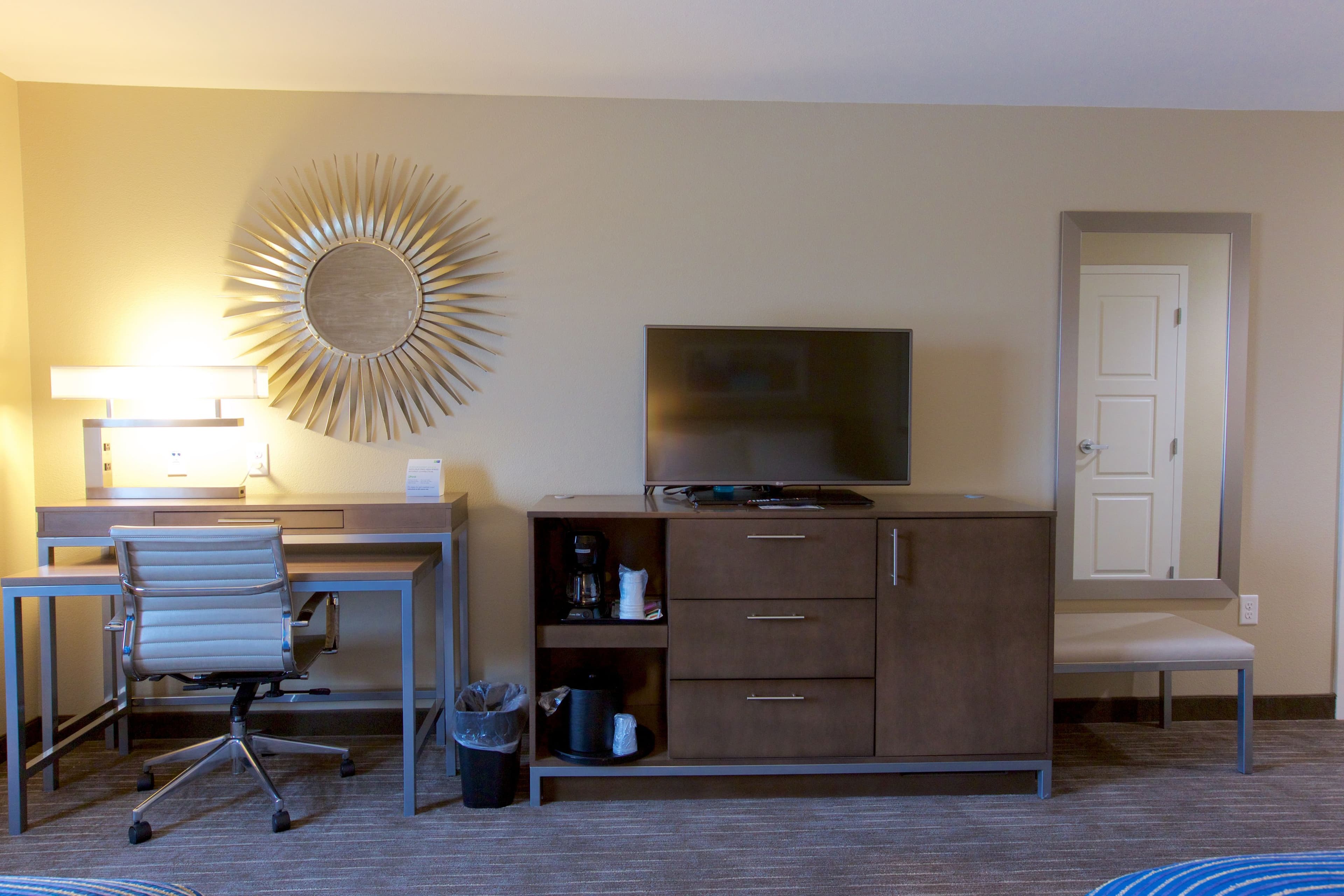 Holiday Inn Express Fargo SW - I-94 Medical Center — 42