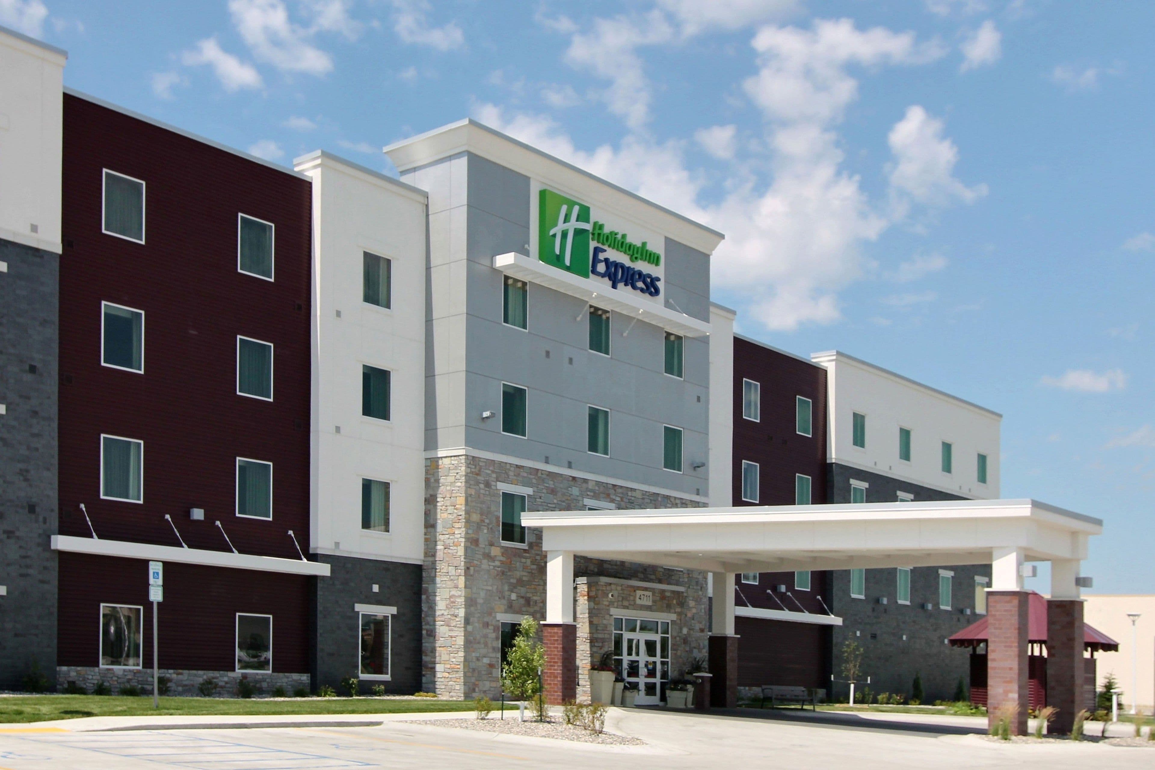 Holiday Inn Express Fargo SW - I-94 Medical Center - Image 1