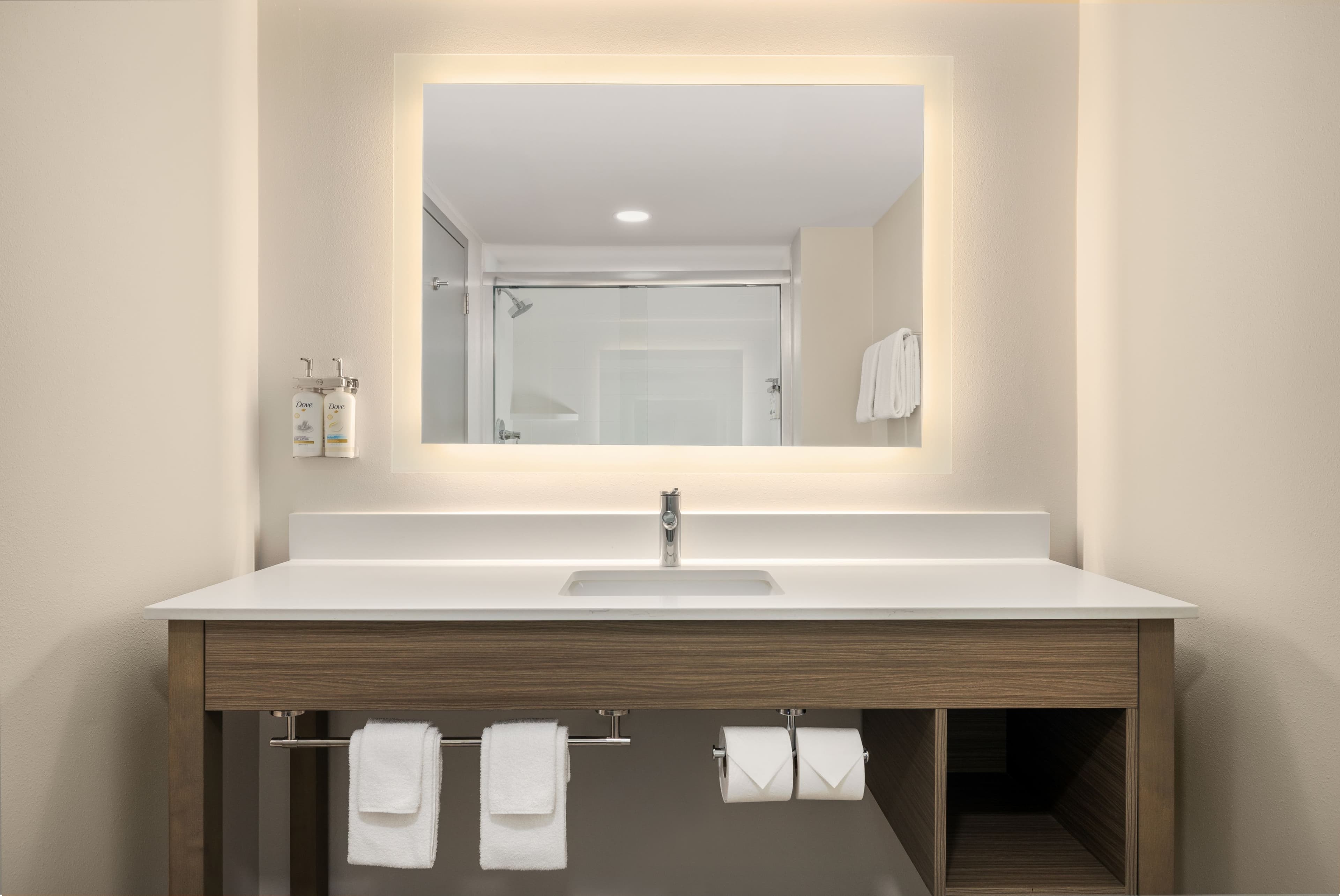 Holiday Inn Express Fayetteville - Fort Bragg - Image 5