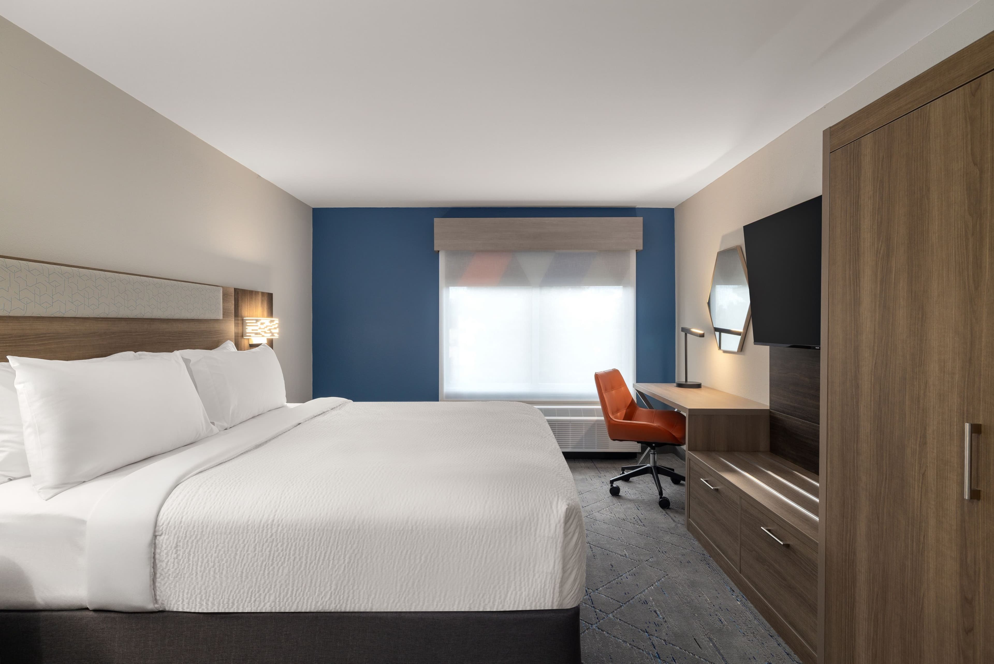 Holiday Inn Express Fayetteville - Fort Bragg — 10
