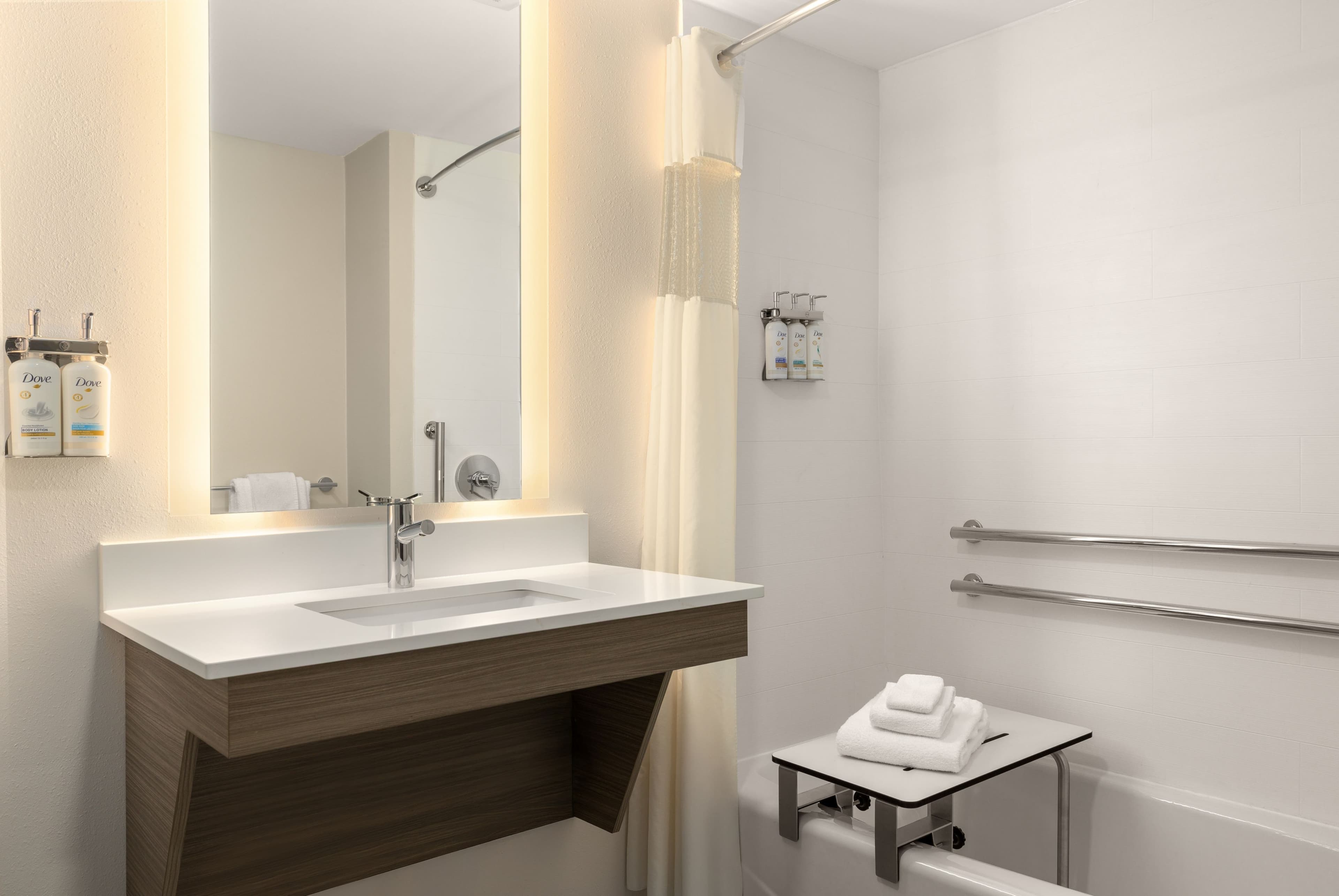 Holiday Inn Express Fayetteville - Fort Bragg — 14