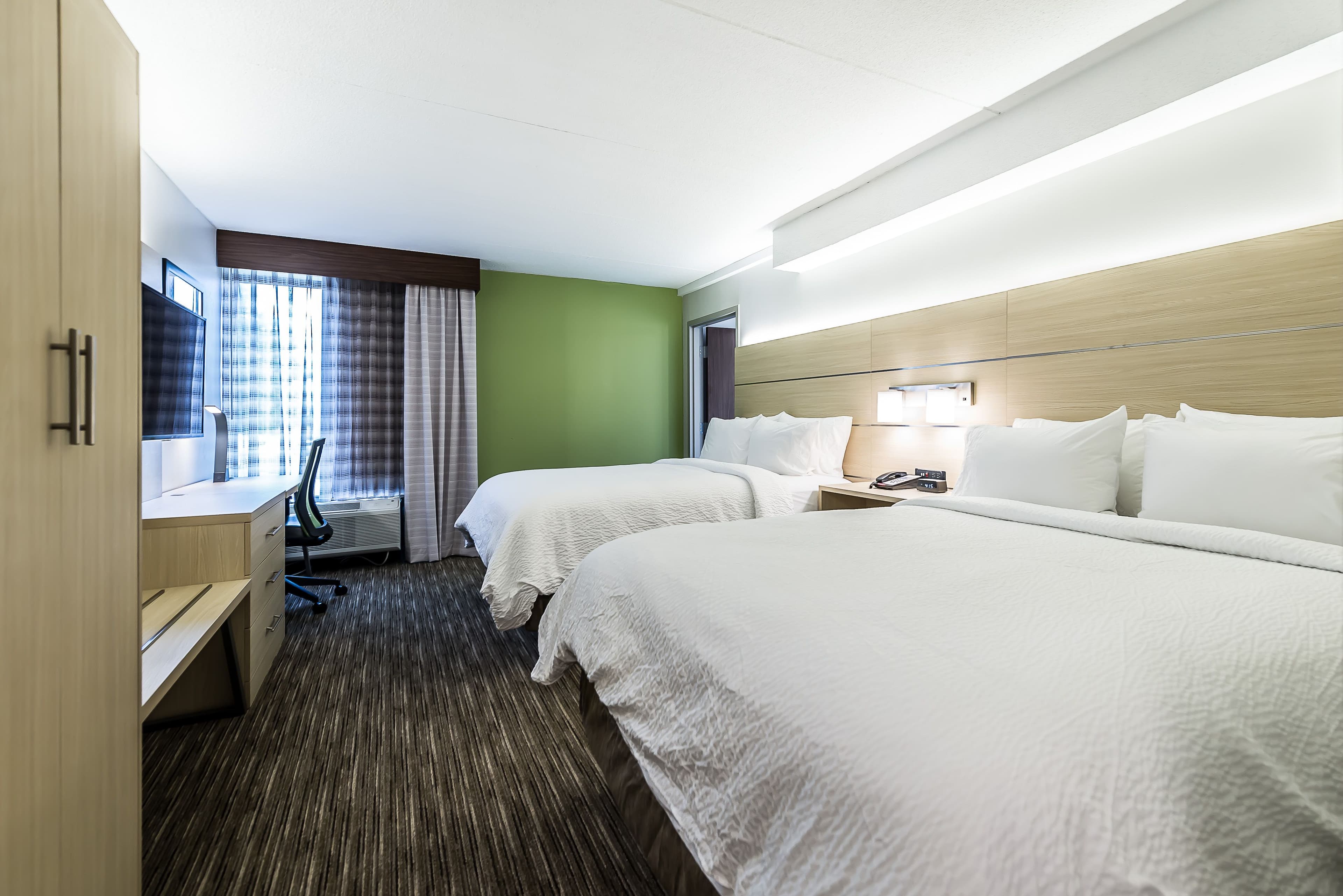 Holiday Inn Express Flint-Campus Area — 16