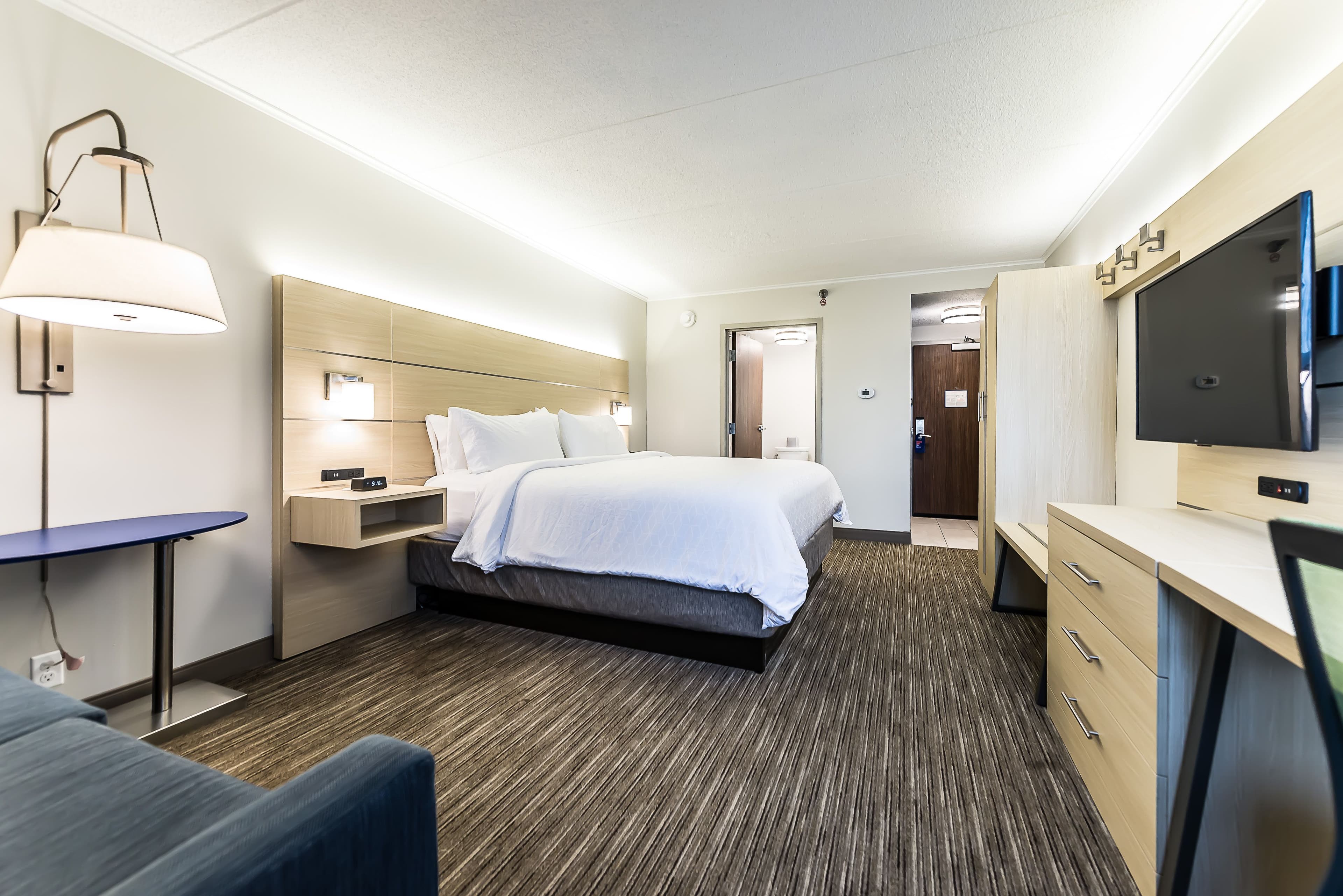 Holiday Inn Express Flint-Campus Area - Image 4