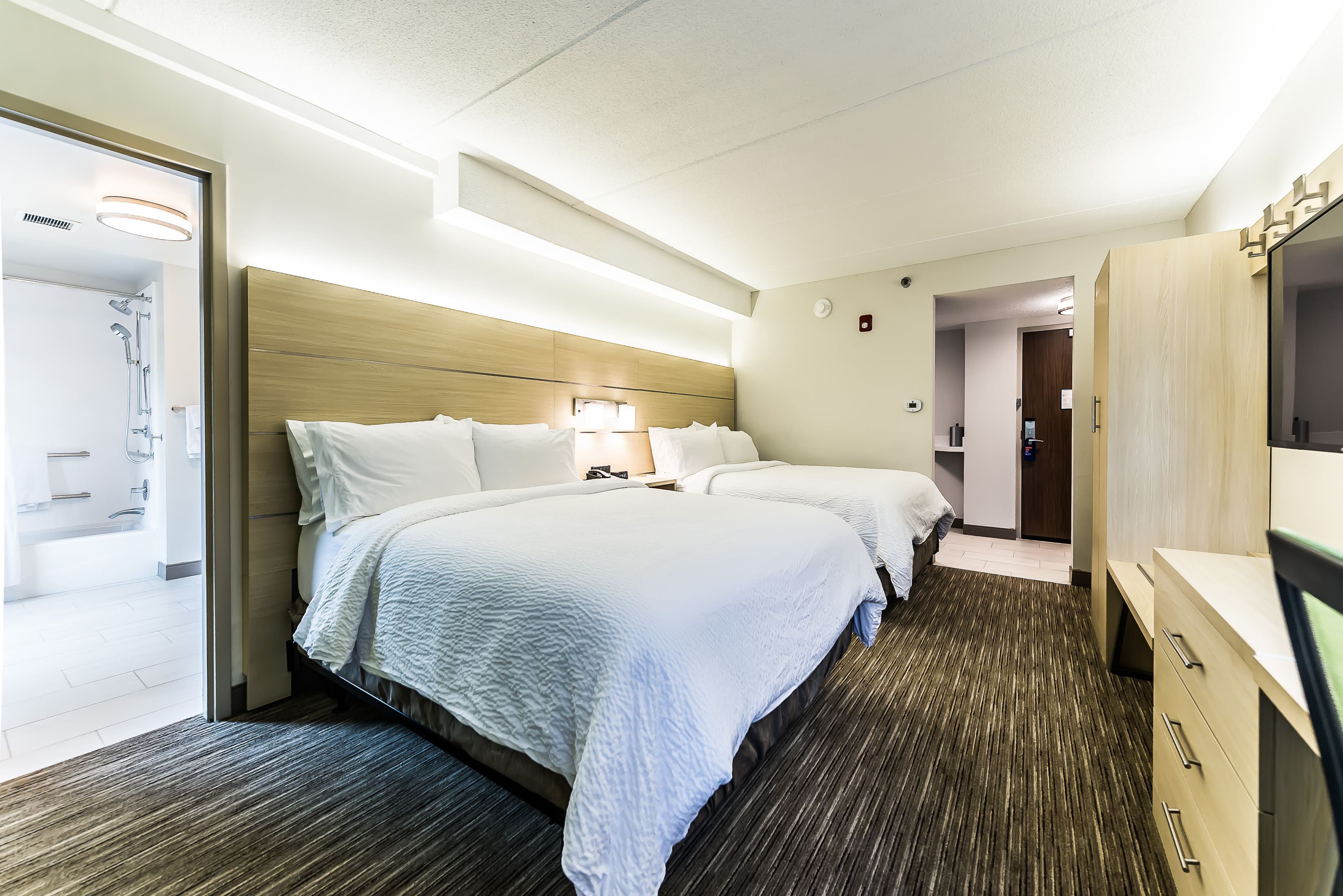 Holiday Inn Express Flint-Campus Area — 23