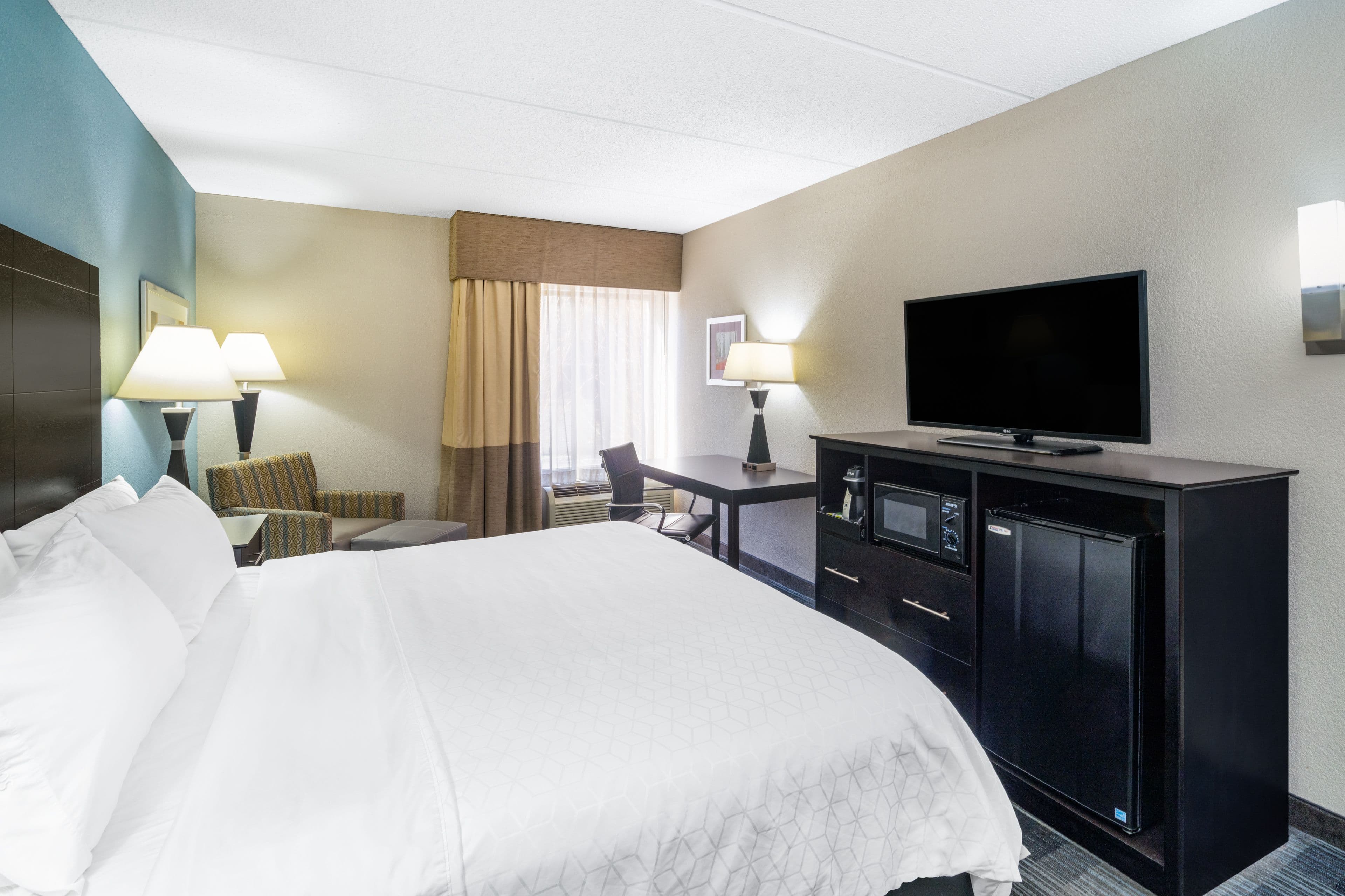 Holiday Inn Express Forsyth - Image 4