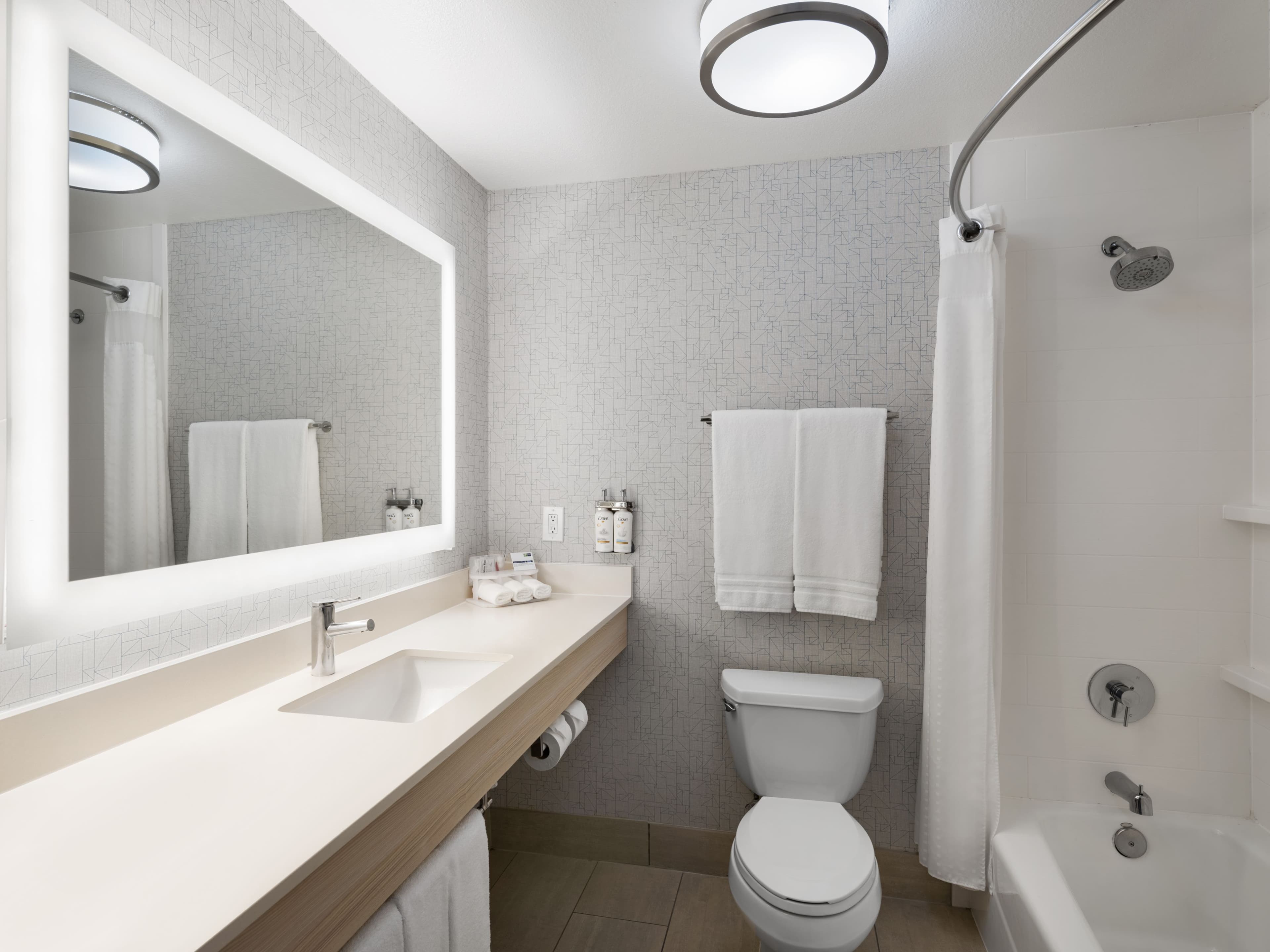 Holiday Inn Express Fort Bragg — 9