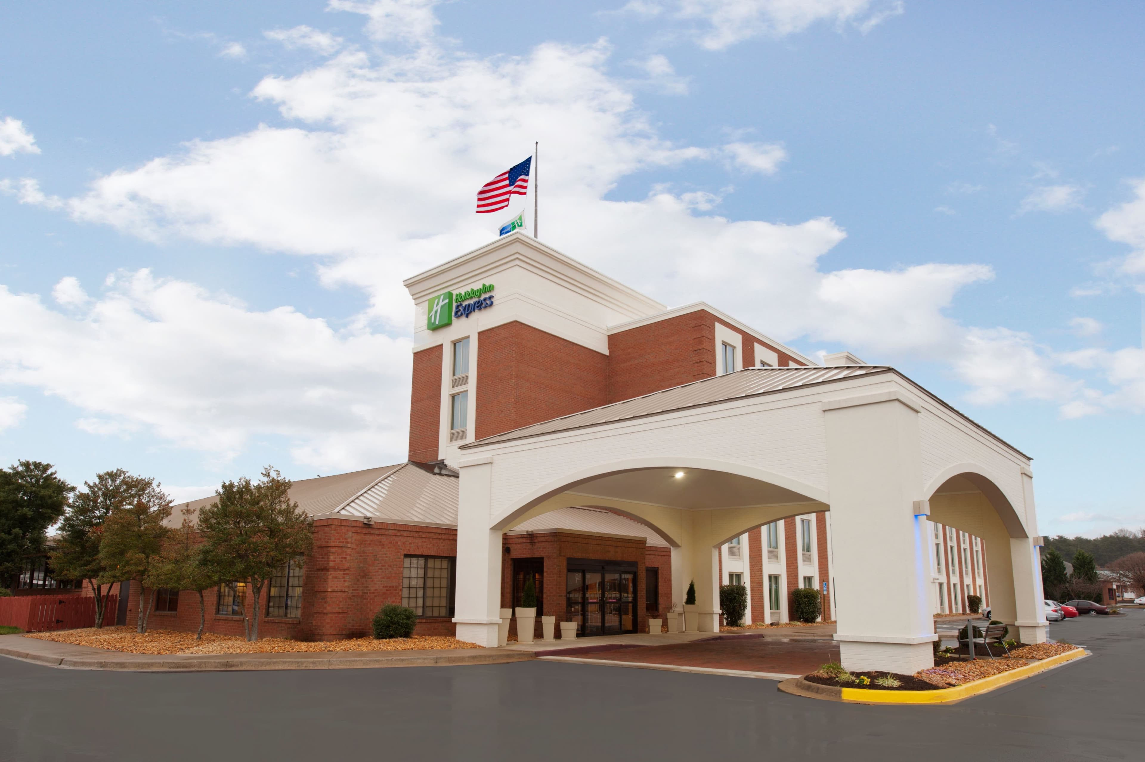 Holiday Inn Express Fredericksburg Southpoint - Image 1