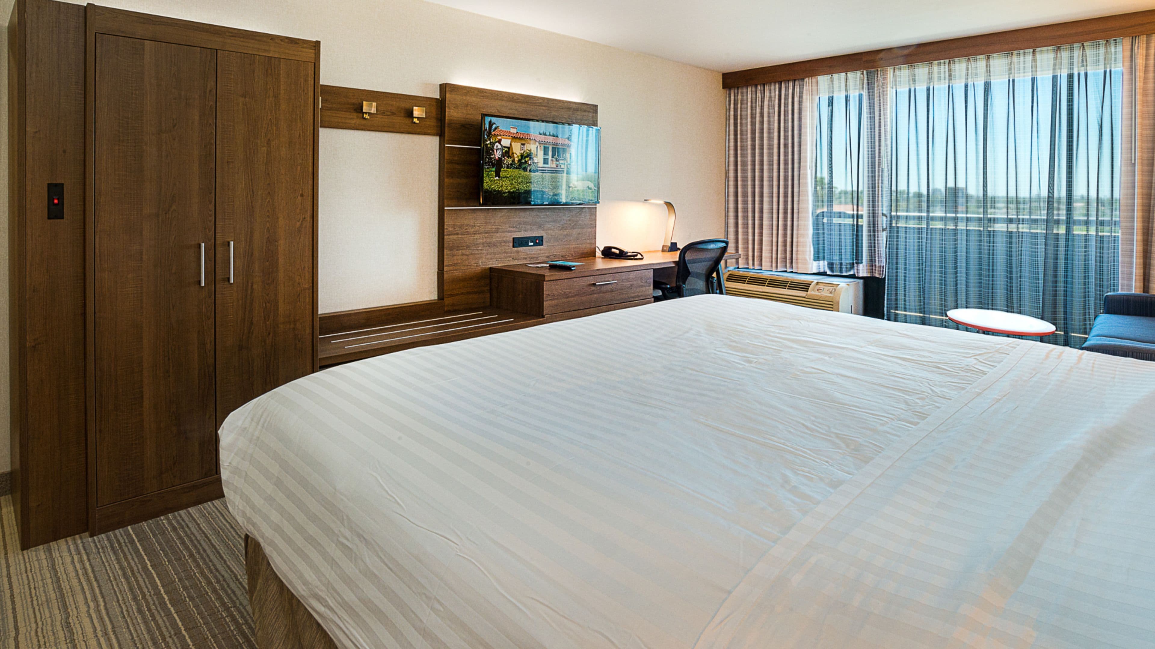 Holiday Inn Express Fullerton - Anaheim - Image 3