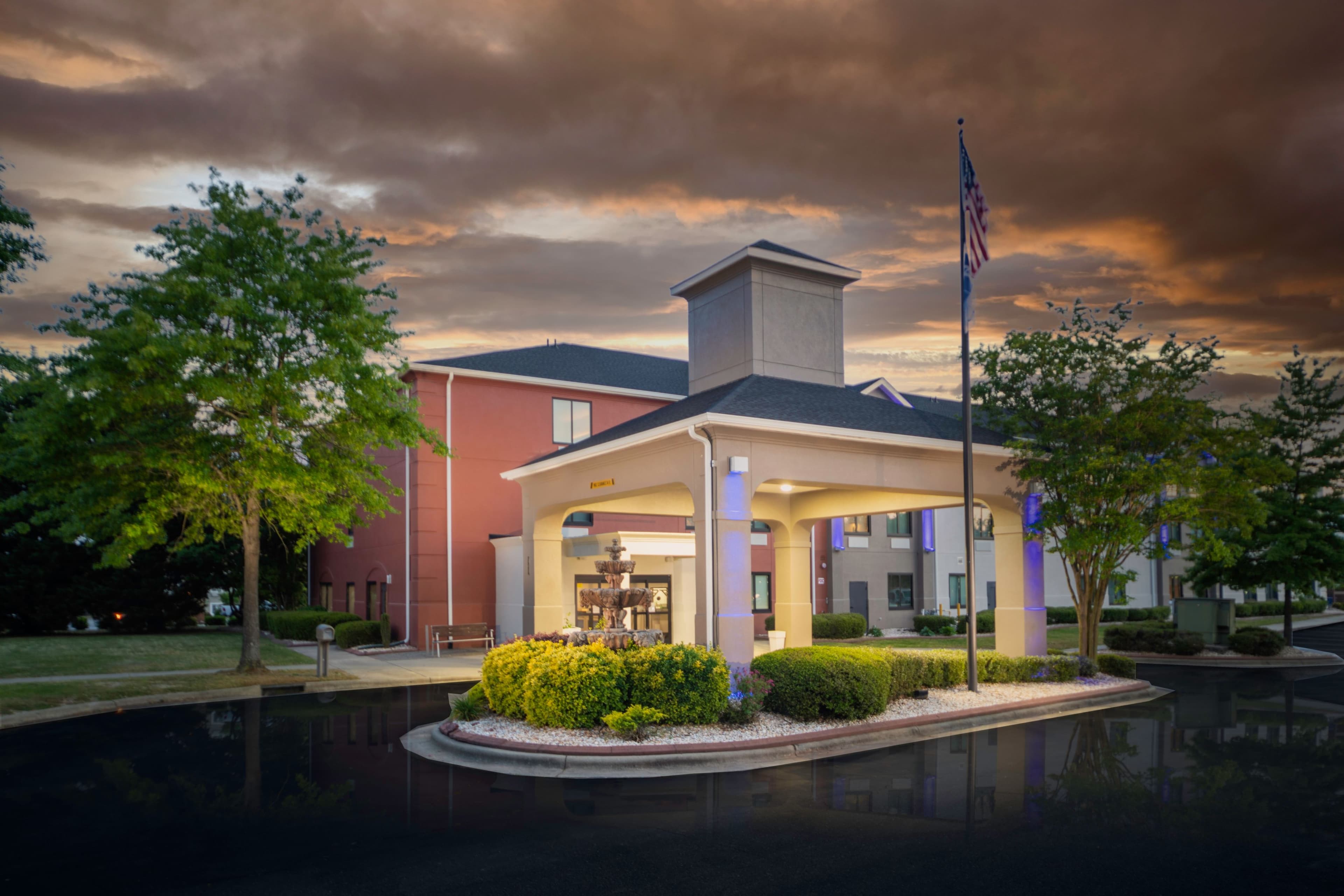 Holiday Inn Express Clayton (Se Raleigh) - Image 1