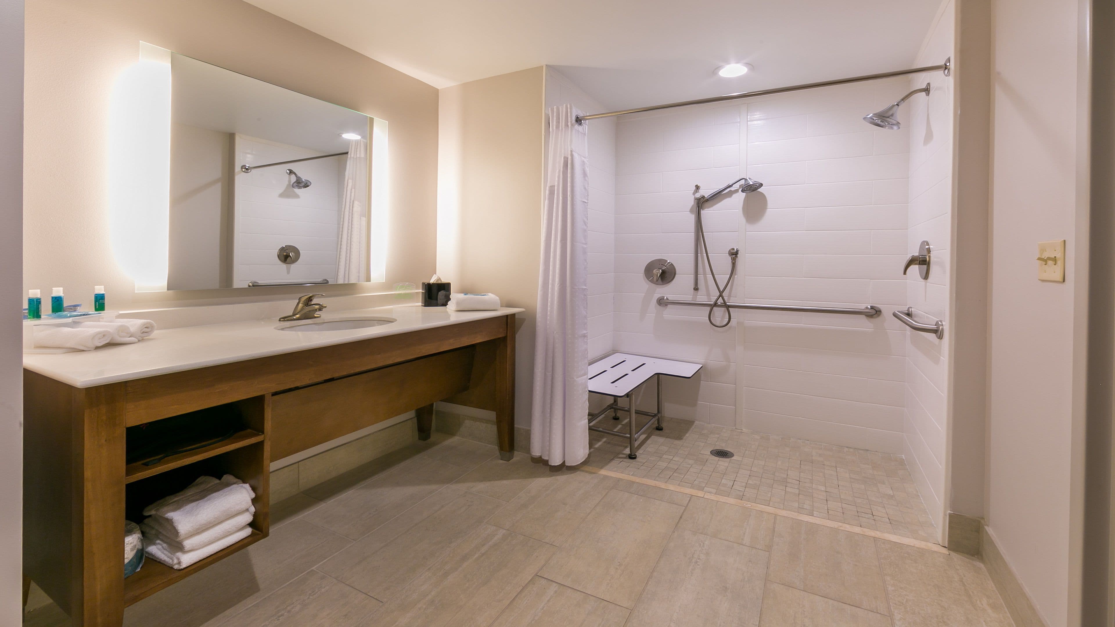 Holiday Inn Express Gatlinburg Downtown — 13