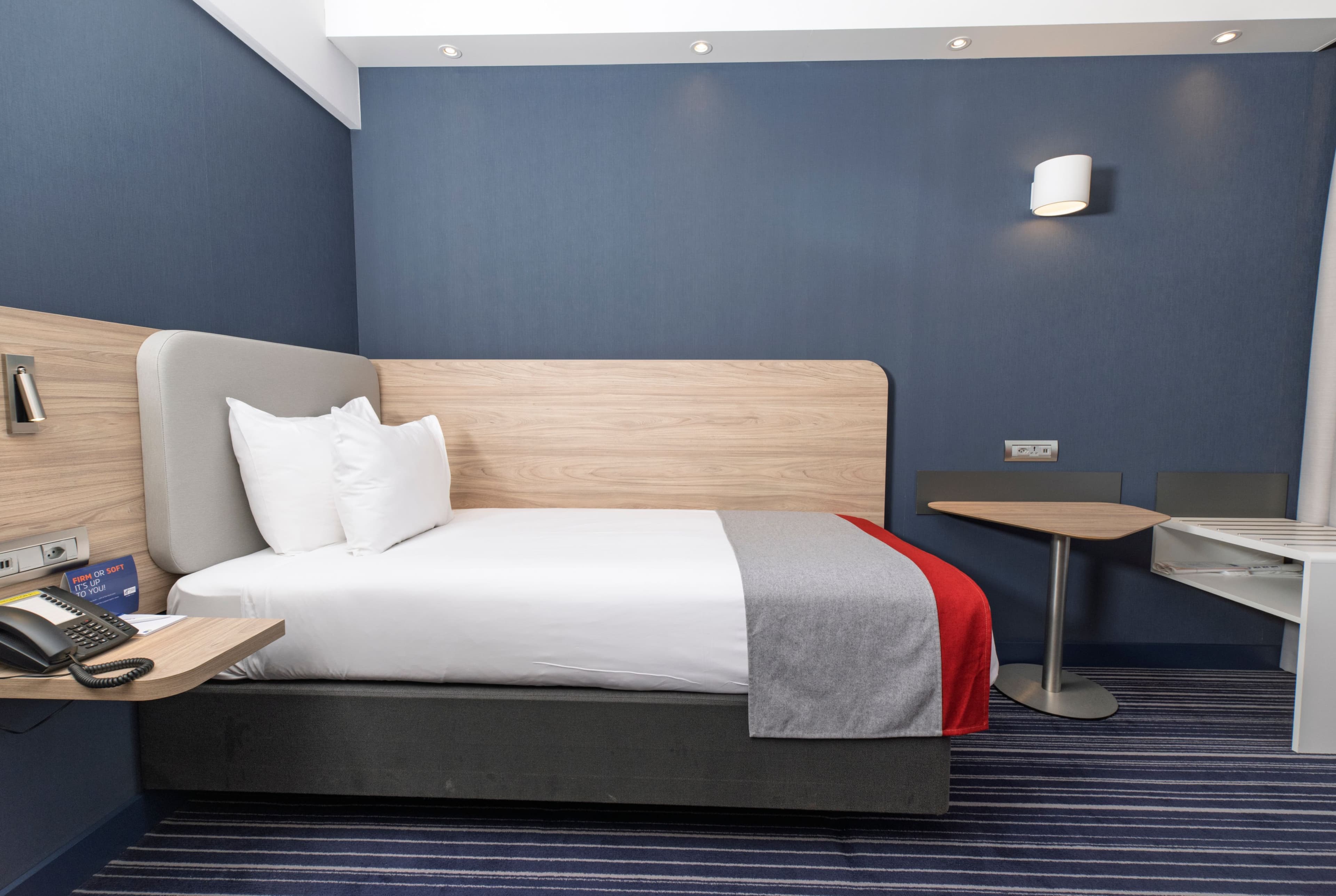 Holiday Inn Express Geneva Airport — 9