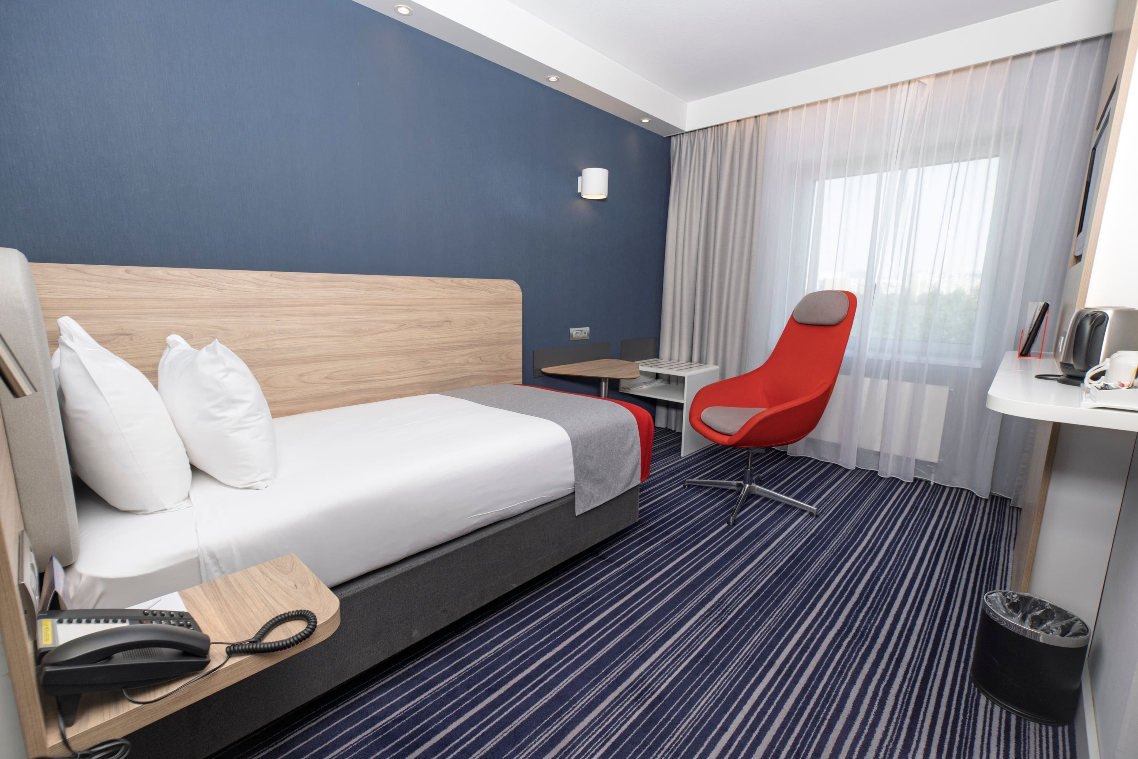 Holiday Inn Express Geneva Airport — 11