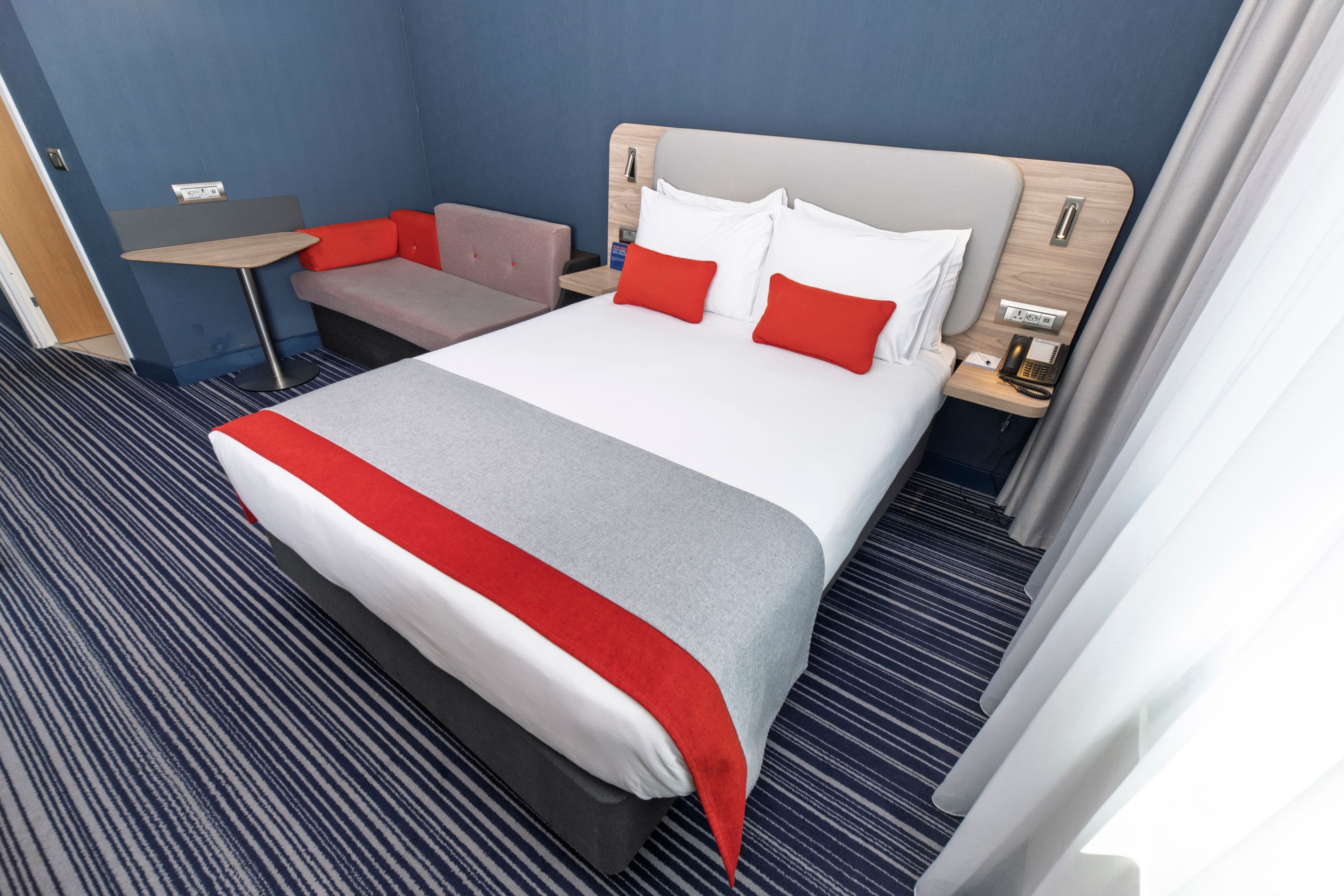 Holiday Inn Express Geneva Airport - Image 5