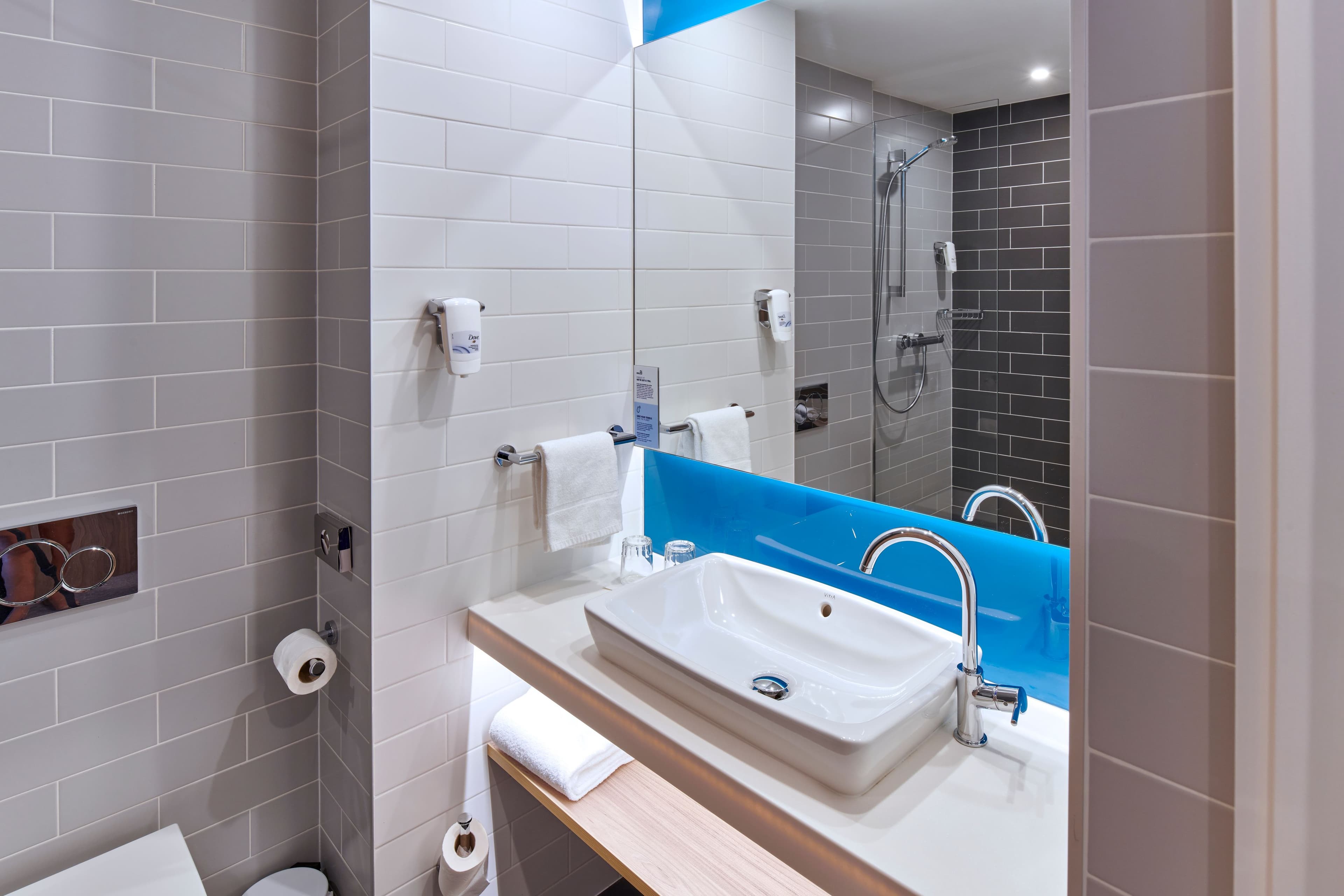 Holiday Inn Express Gibraltar - Image 2