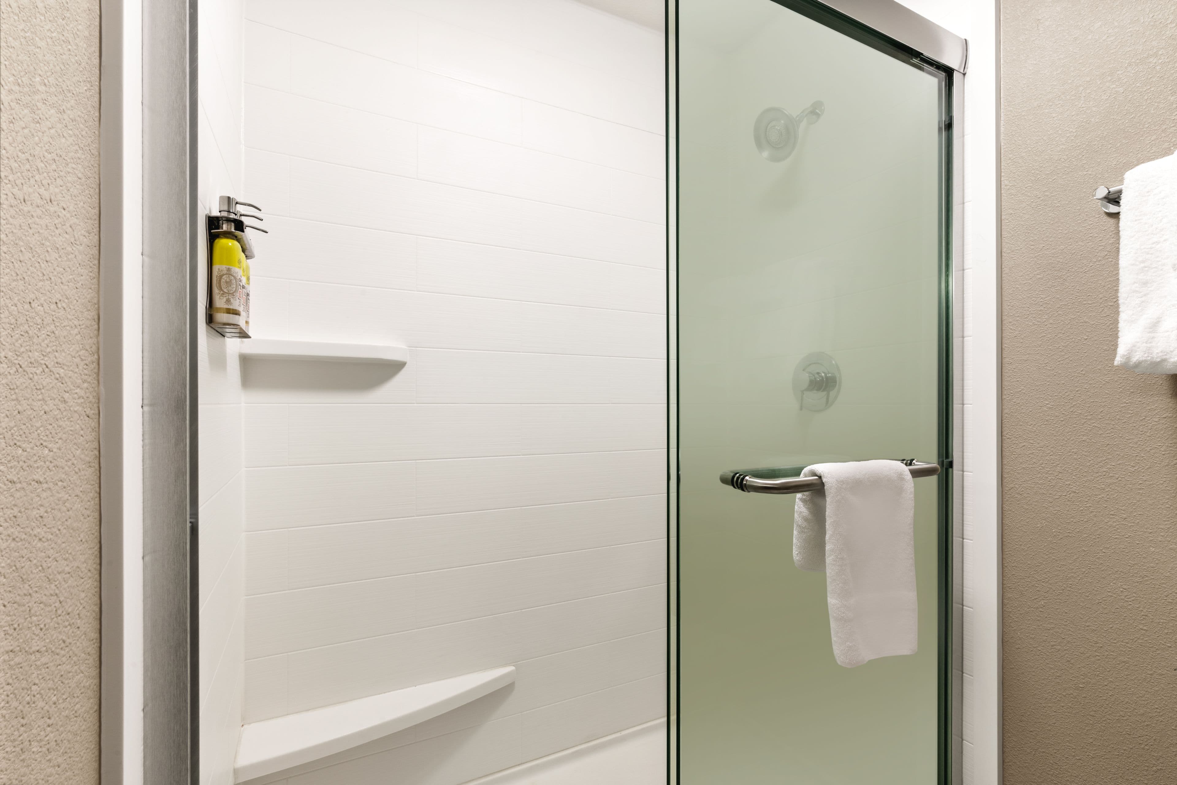 Holiday Inn Express Portland SE - Clackamas Area - Image 4