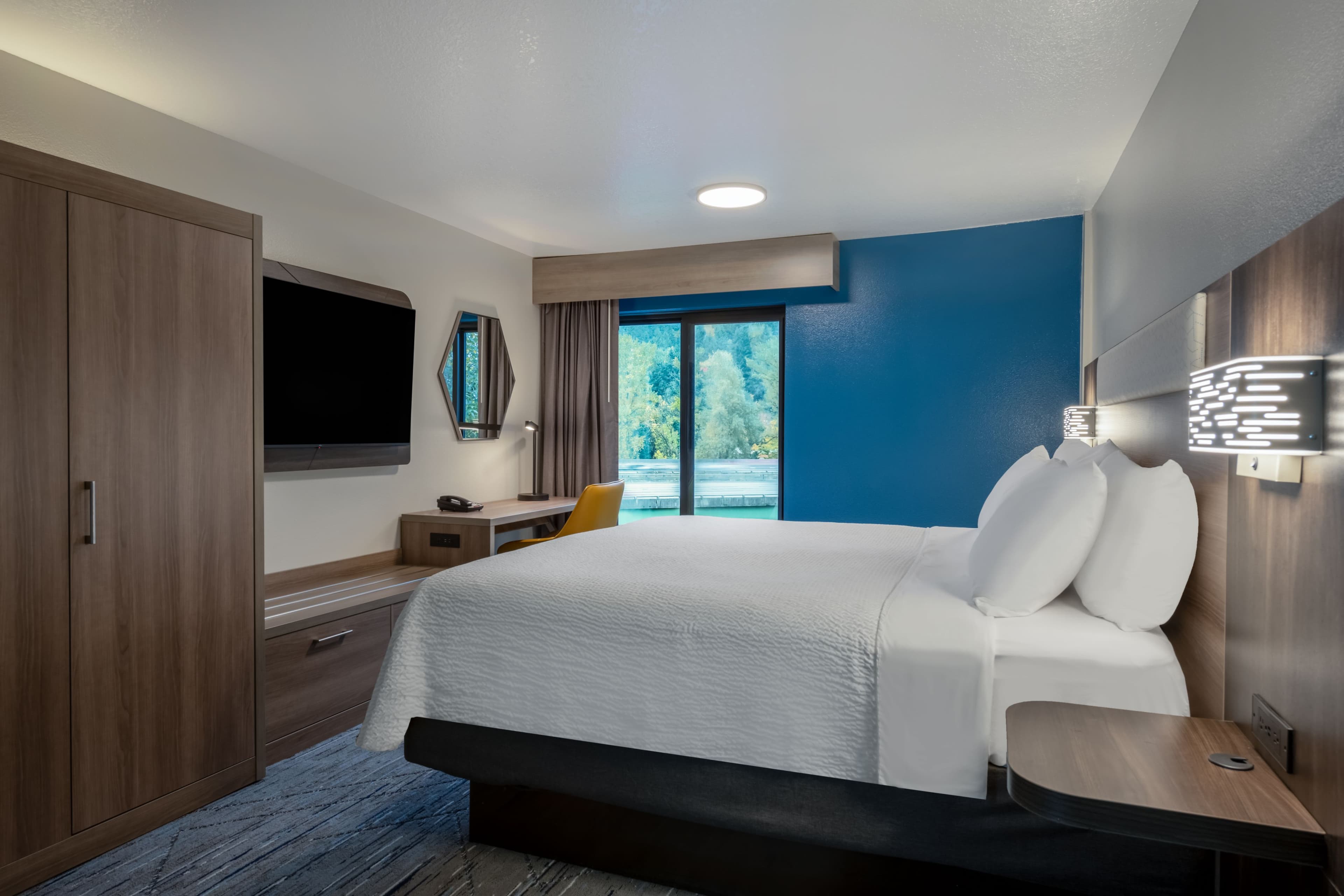 Holiday Inn Express Portland SE - Clackamas Area - Image 3