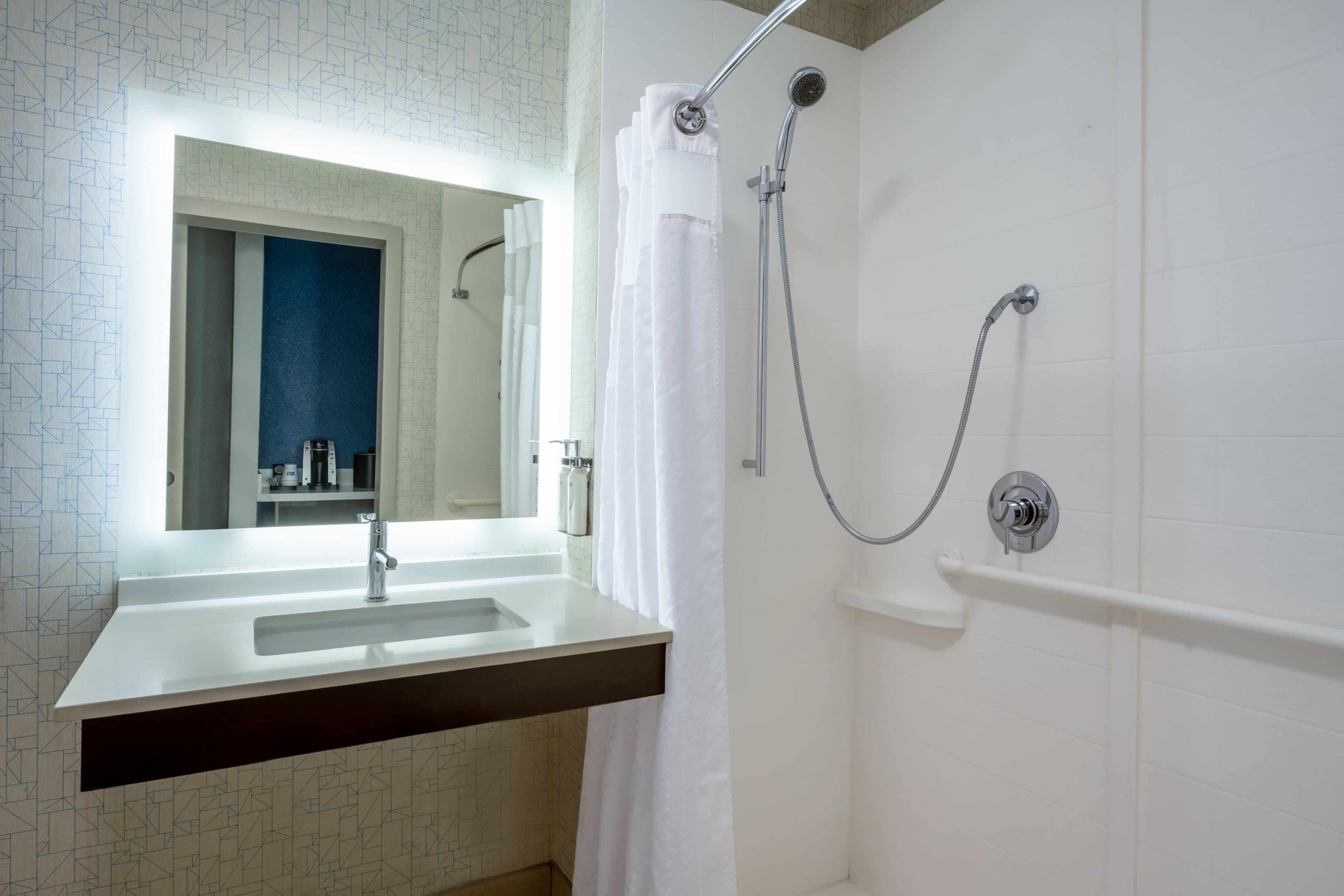 Holiday Inn Express Portland SE - Clackamas Area — 7