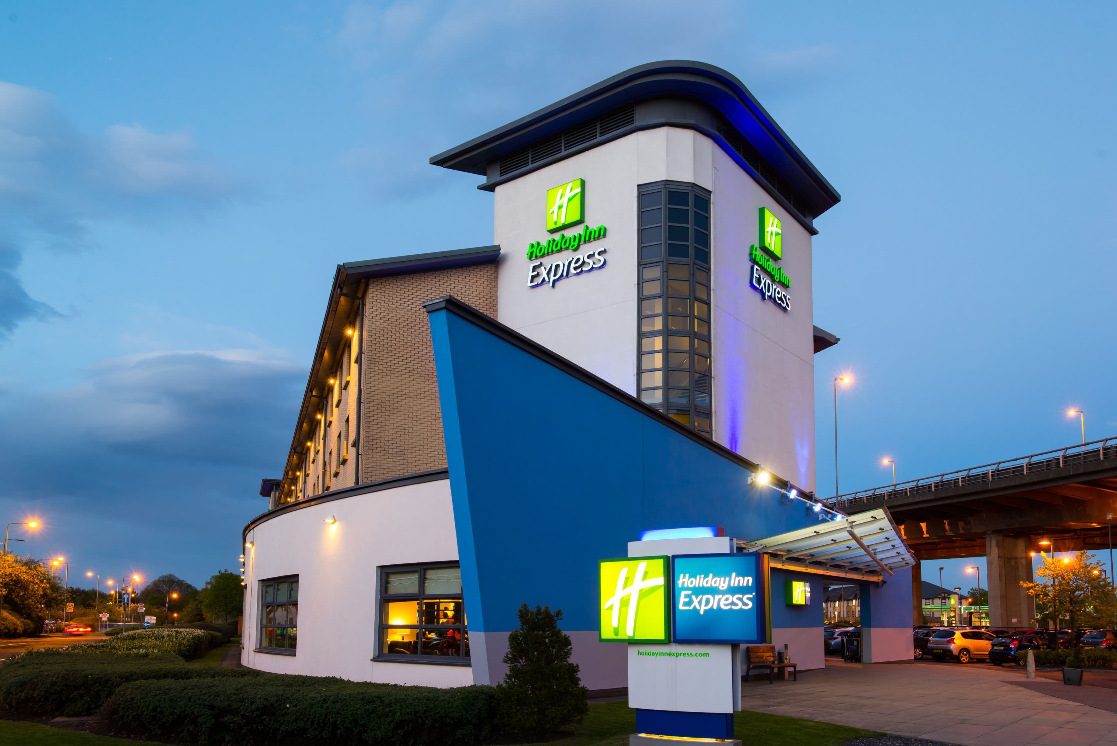 Holiday Inn Express Glasgow Airport - Image 1