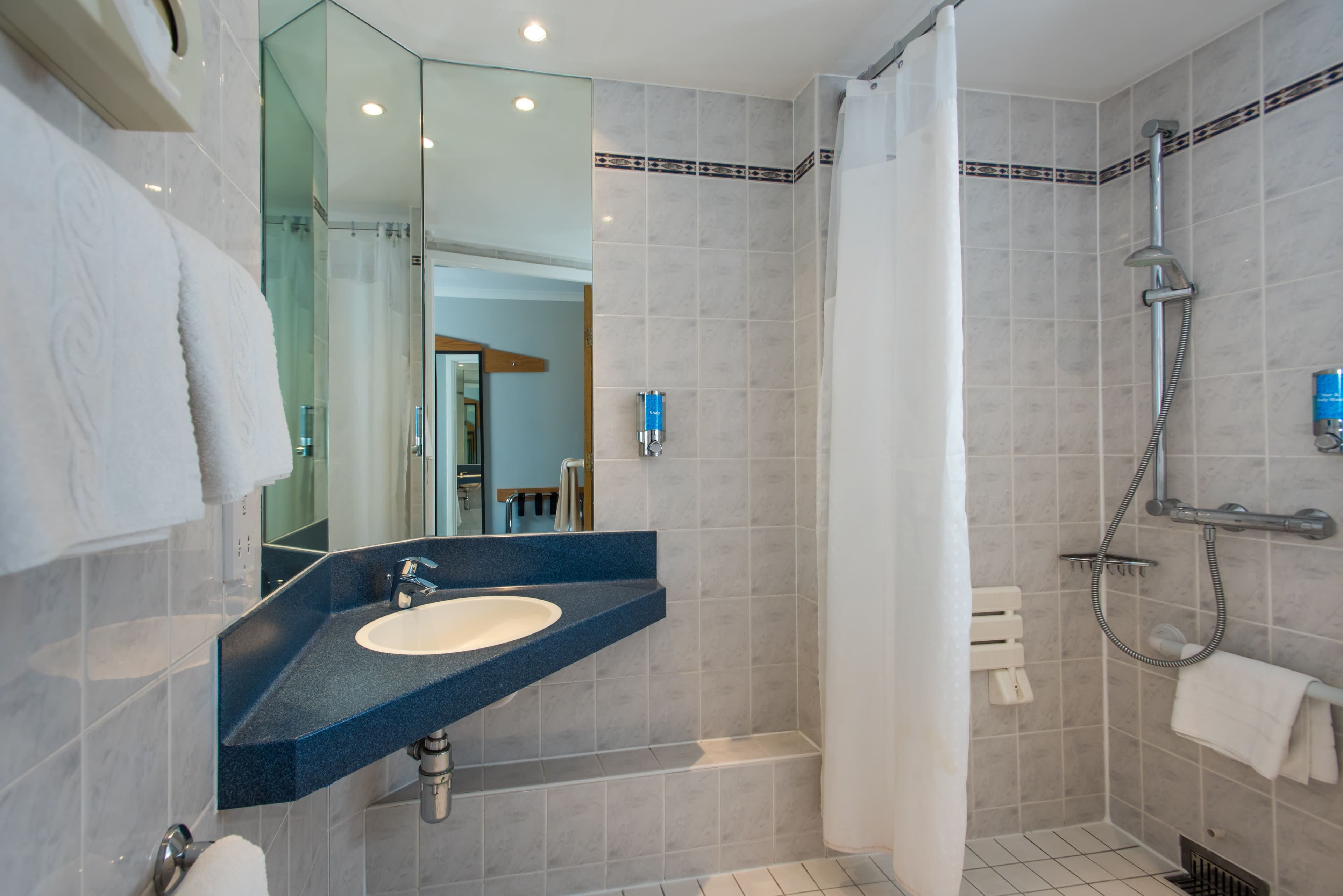 Holiday Inn Express Glasgow - City Ctr Riverside — 13