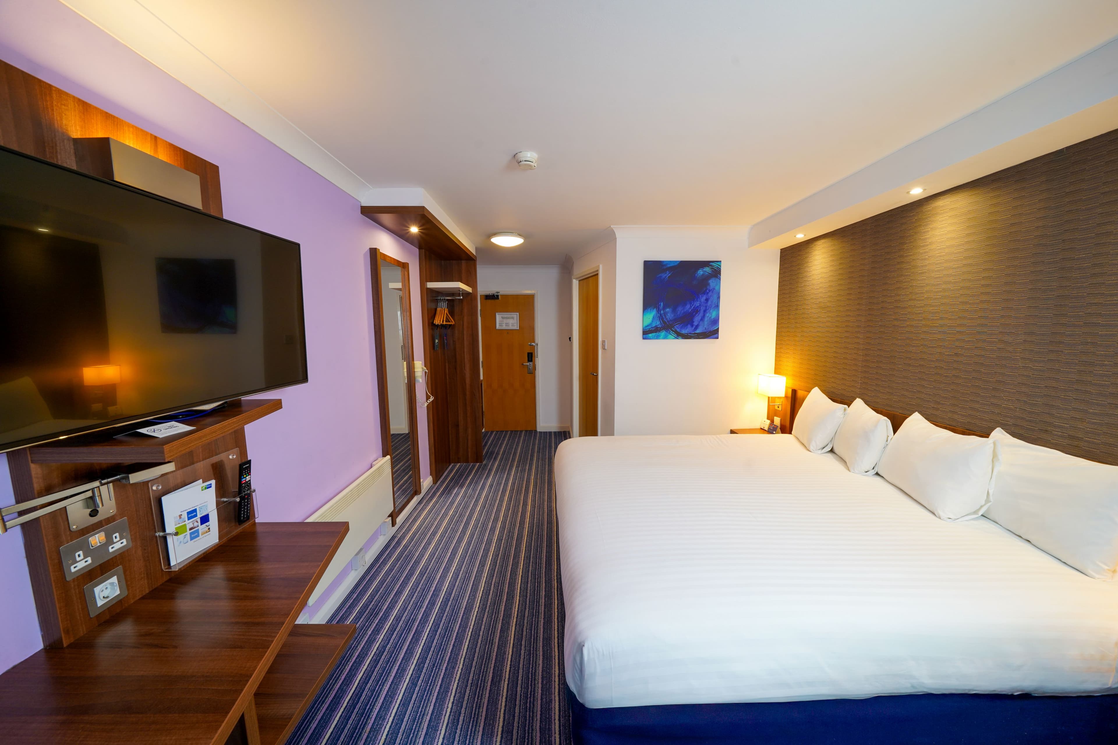 Holiday Inn Express Glenrothes - Image 4