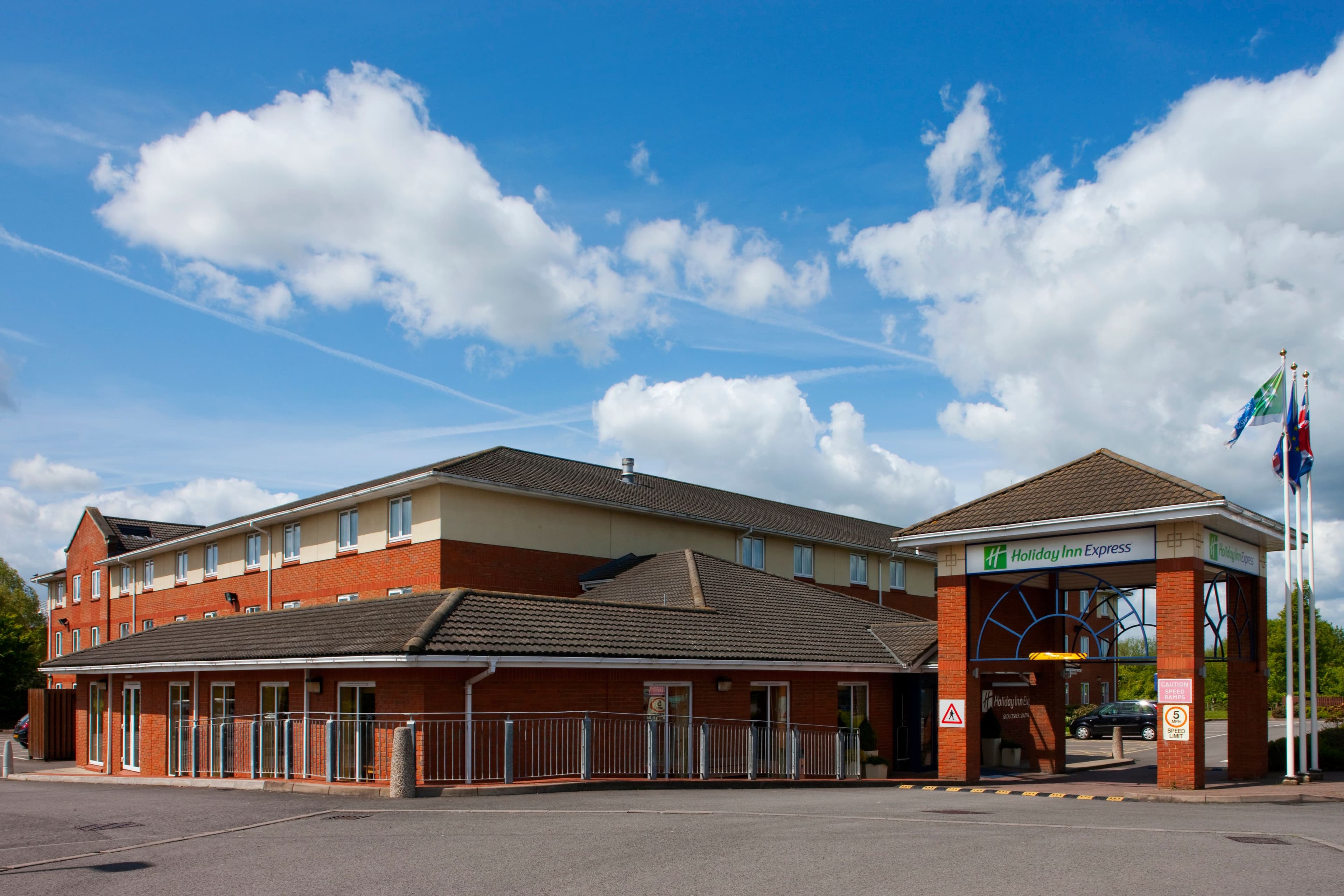 Holiday Inn Express Gloucester - South - Image 1