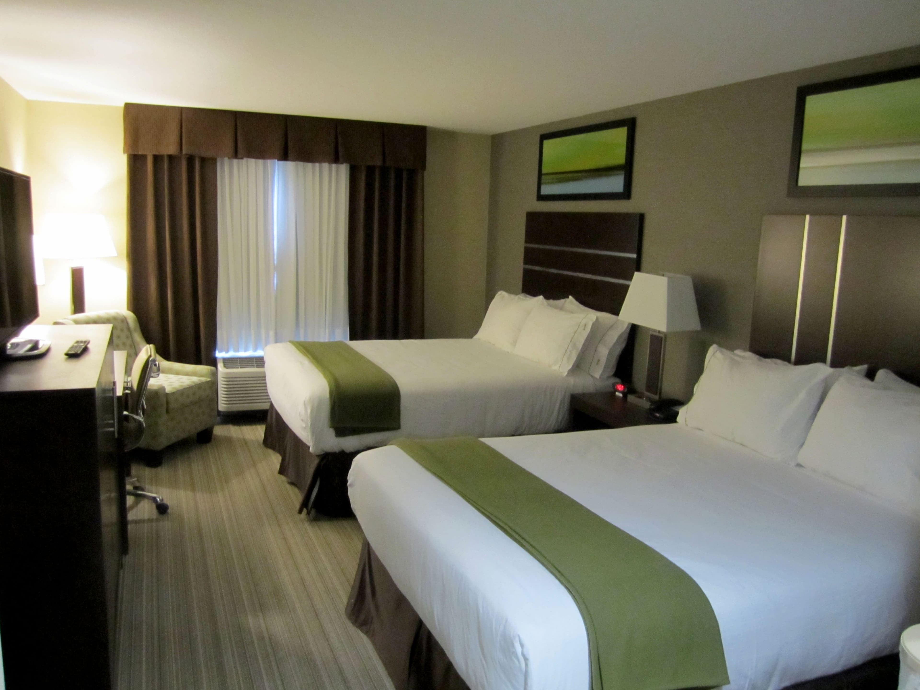 Holiday Inn Express Golden-Kicking Horse — 10