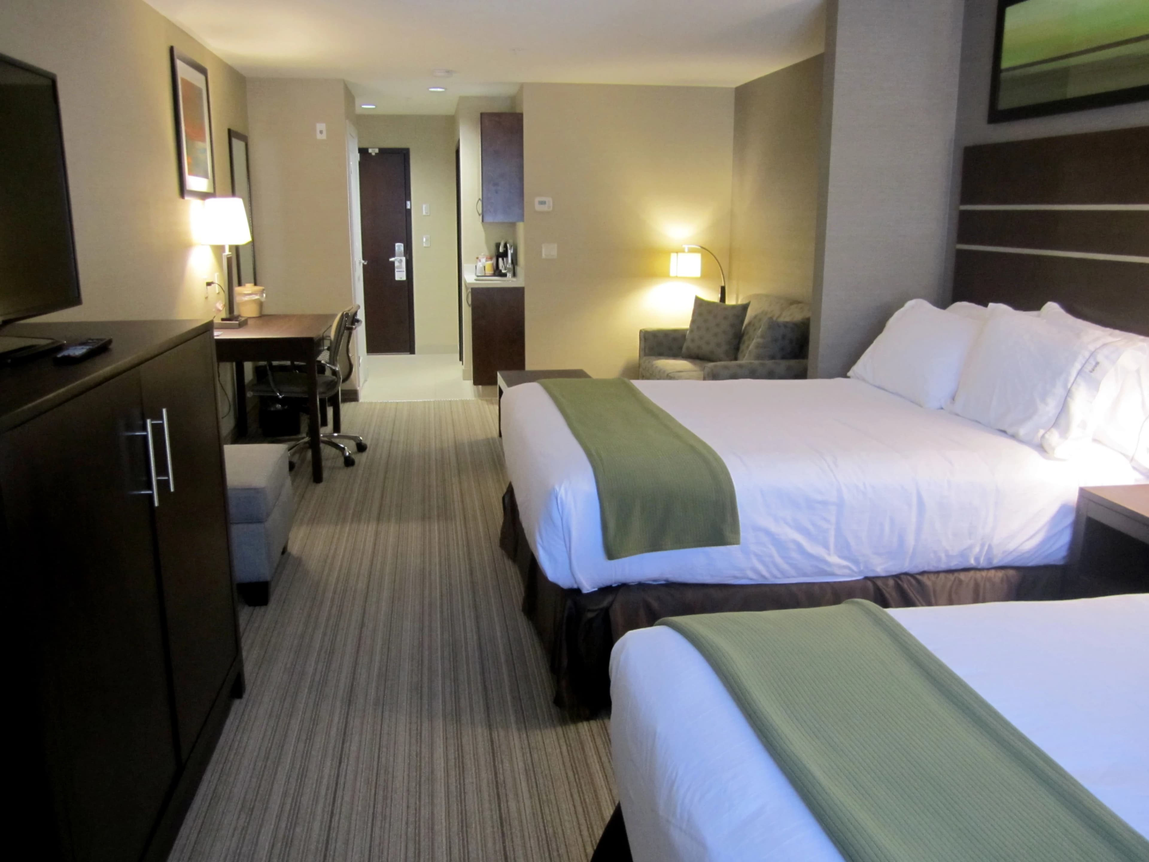 Holiday Inn Express Golden-Kicking Horse — 12