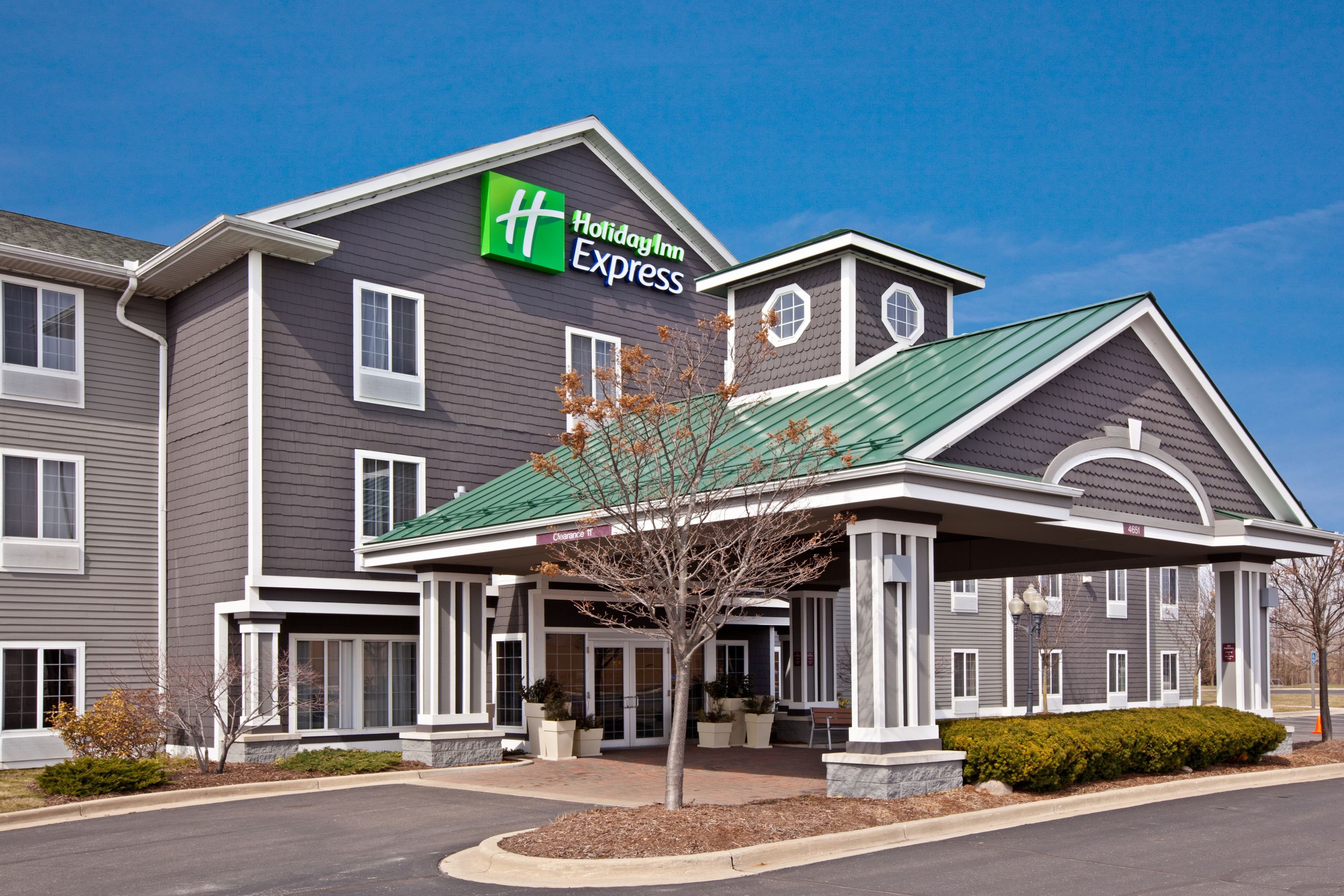 Holiday Inn Express Grand Rapids SW - Image 1