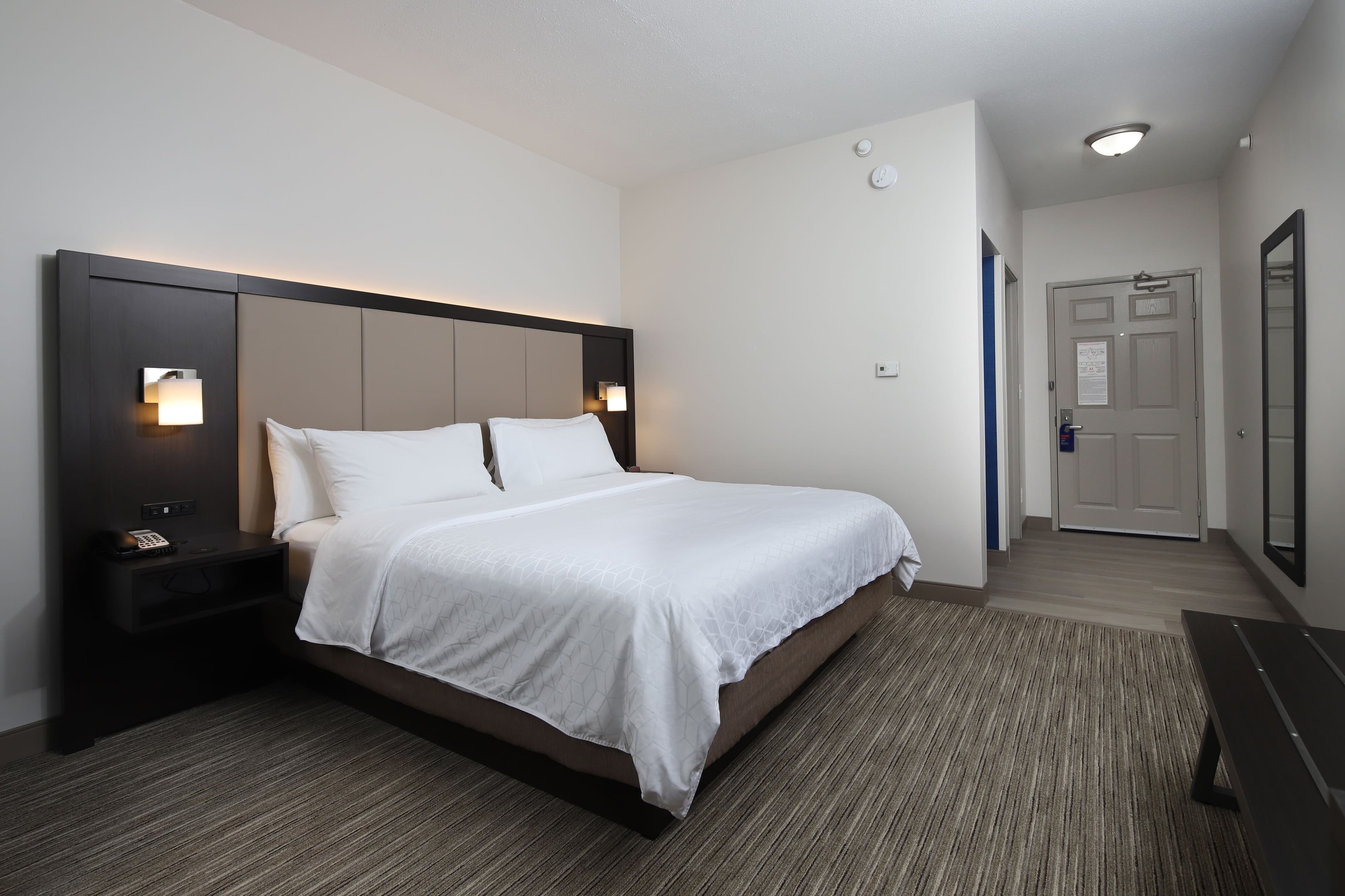 Holiday Inn Express Grand Rapids SW - Image 4