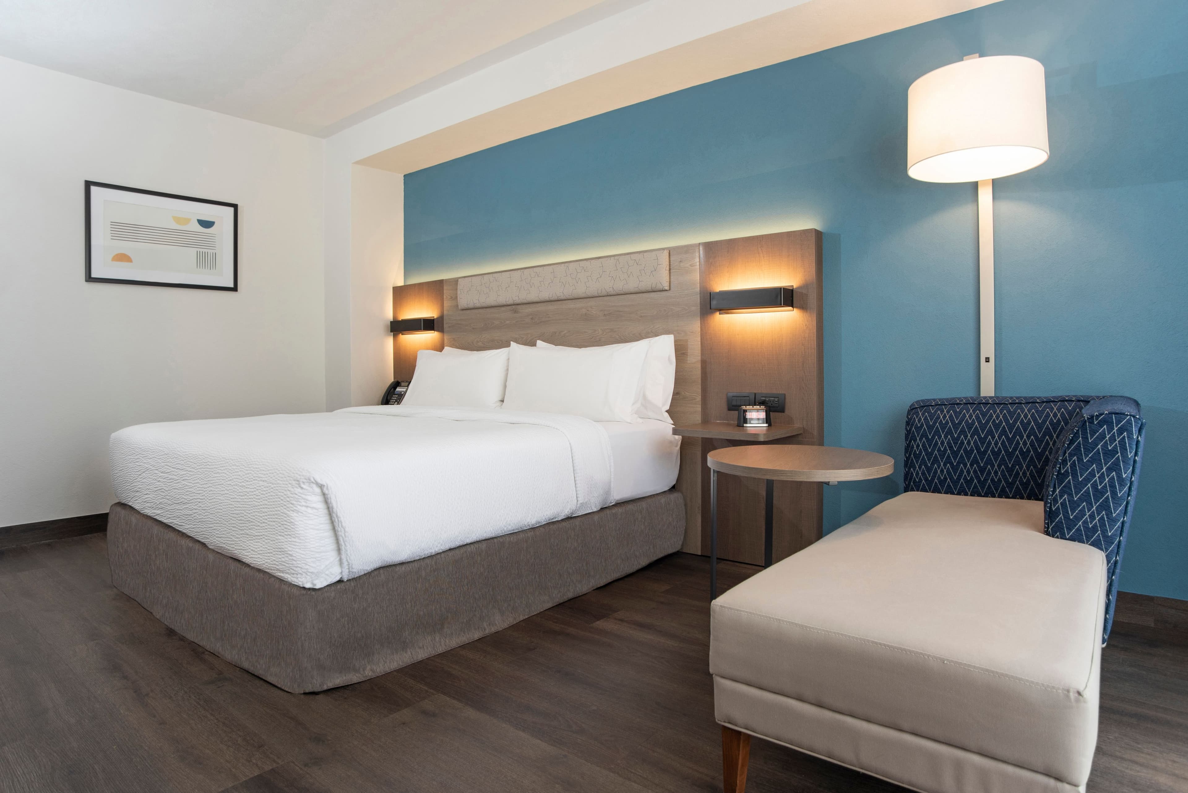 Holiday Inn Express Guadalajara Expo - Image 5