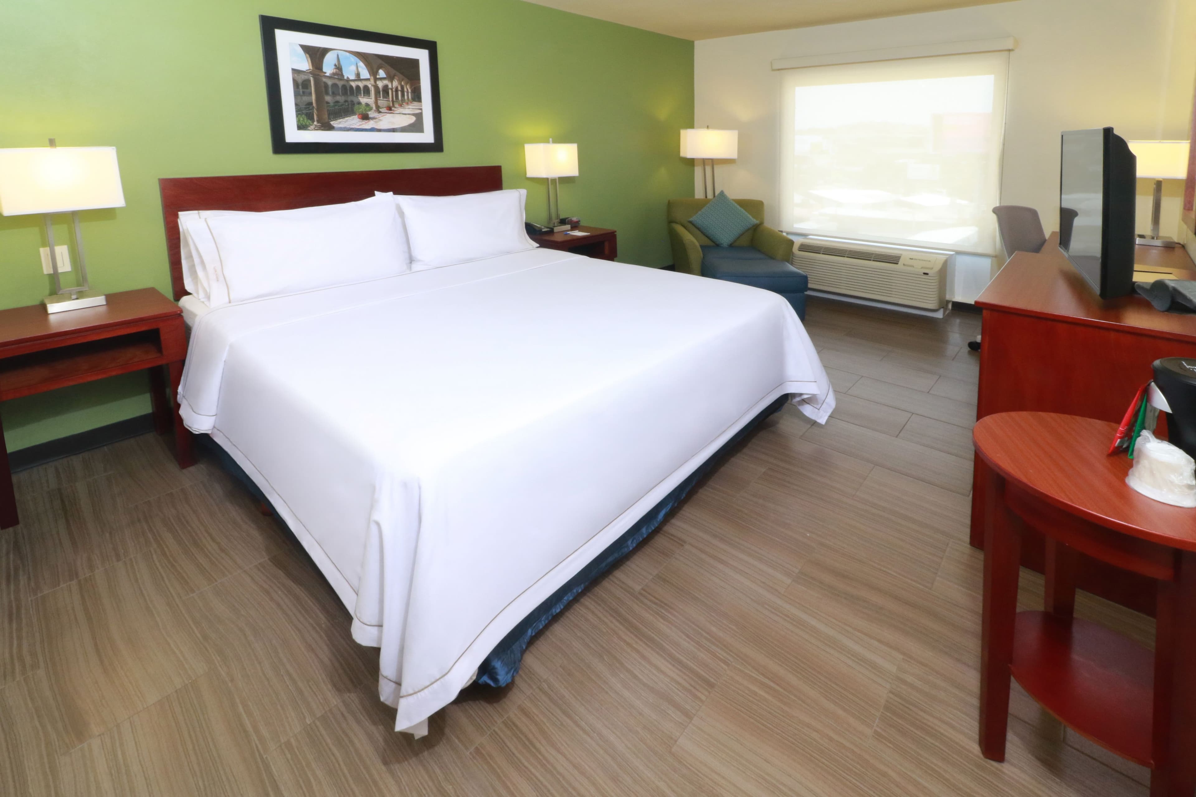 Holiday Inn Express Guadalajara Aeropuerto — 7