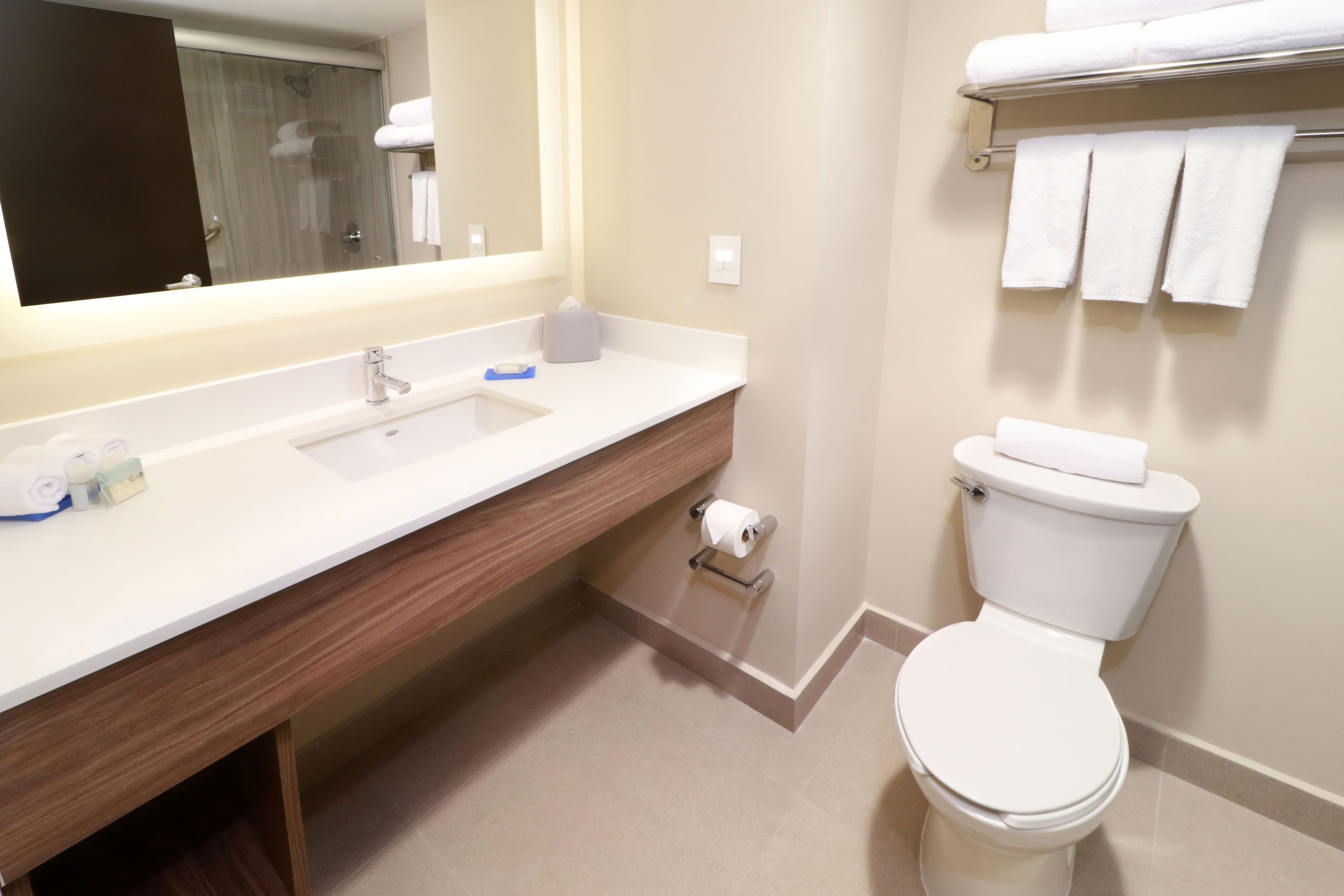Holiday Inn Express Guadalajara Aeropuerto — 17