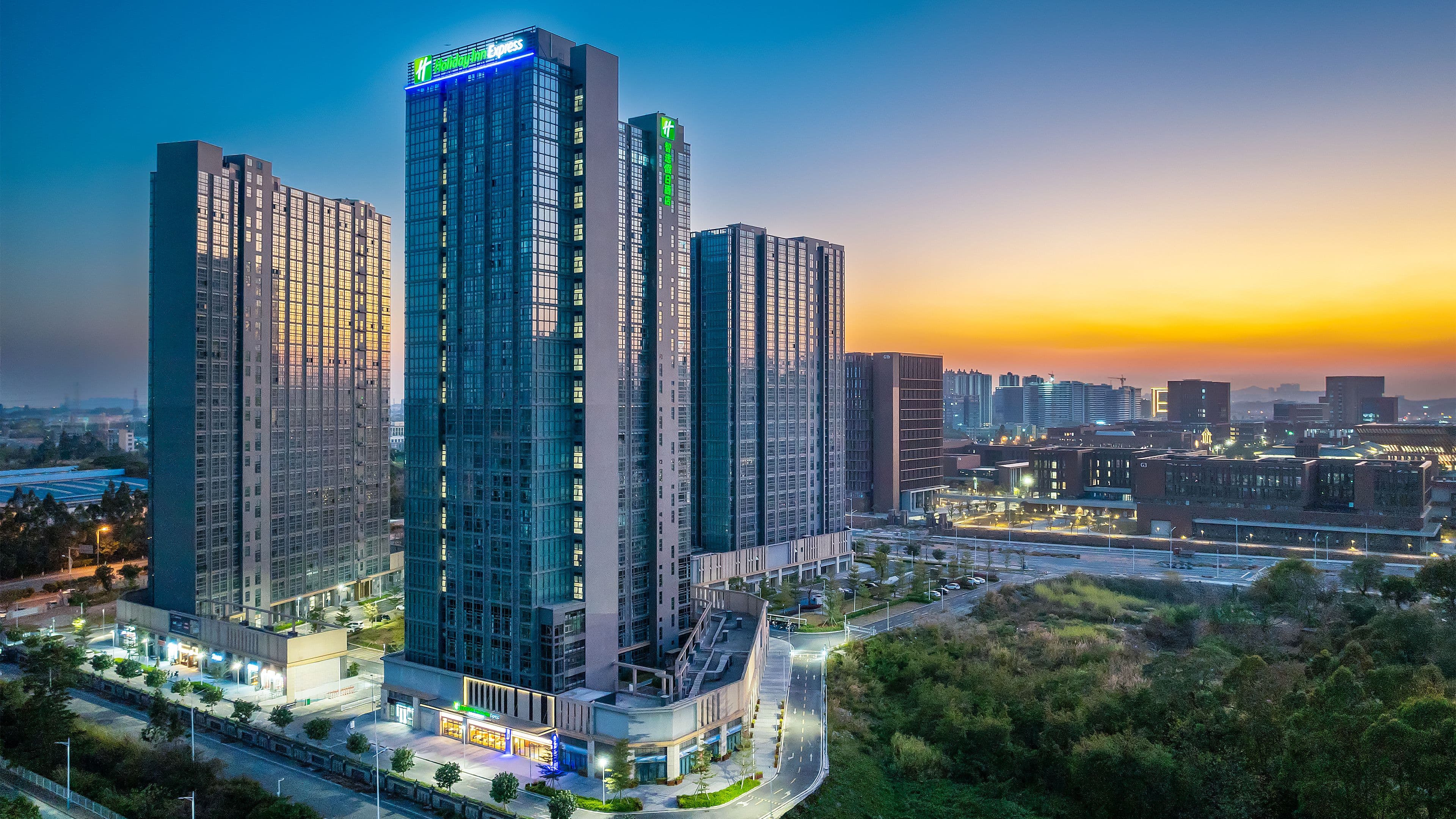 Holiday Inn Express Guangzhou University Town - Image 1