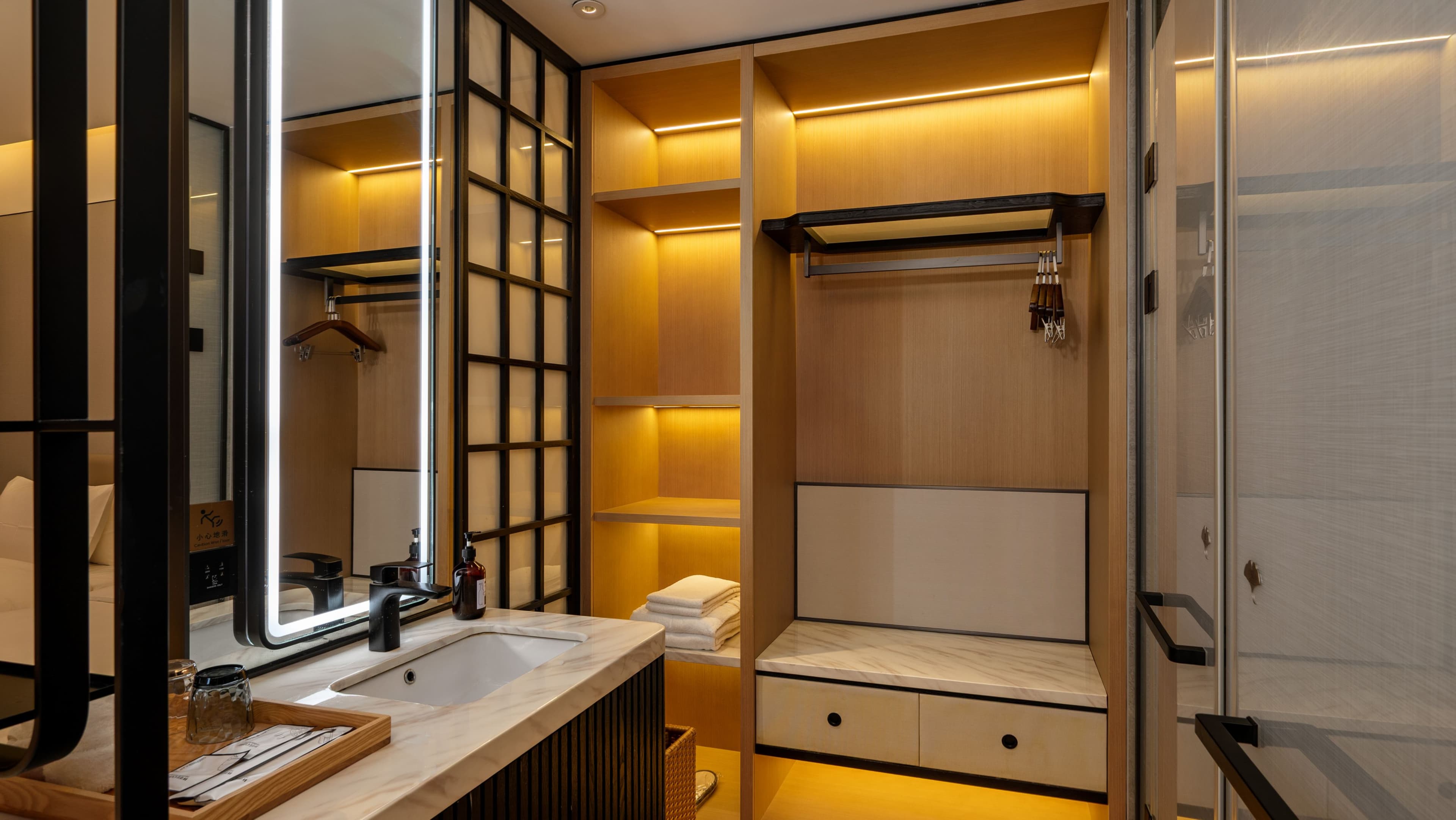 Holiday Inn Express Guangzhou Baiyun Airport T2 — 14