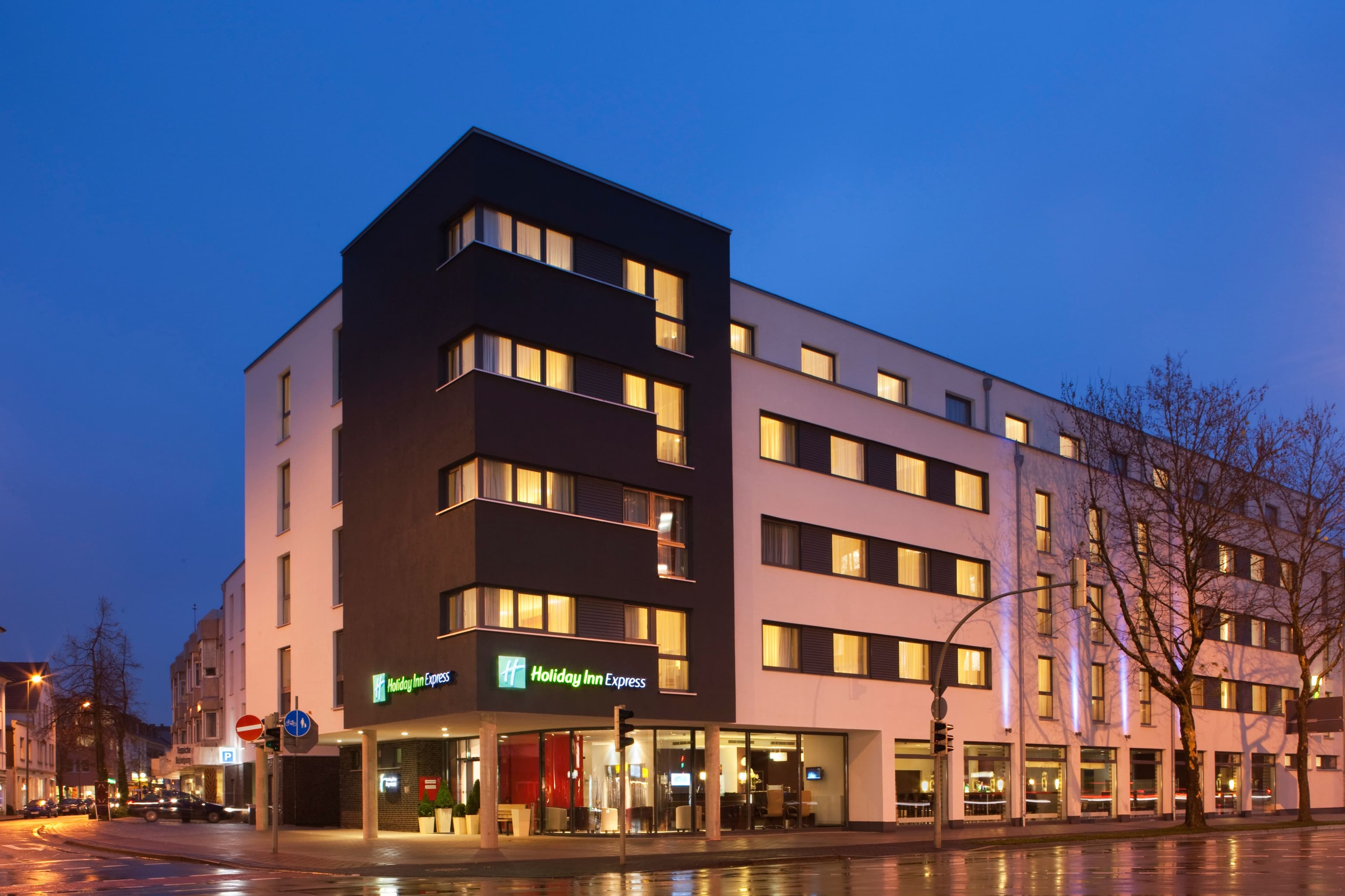 Holiday Inn Express Guetersloh - Image 1