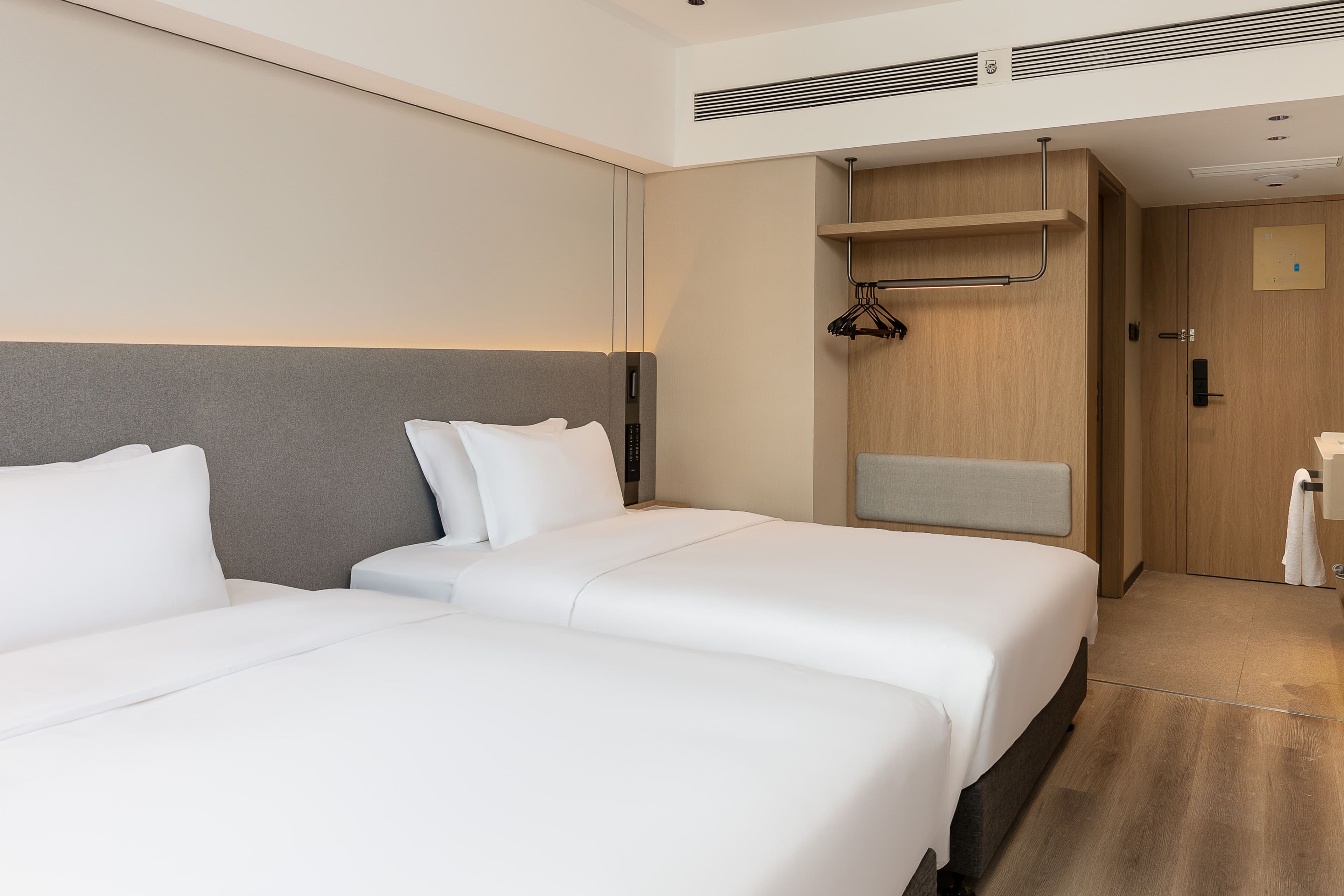 Holiday Inn Express Guiyang Downtown — 12