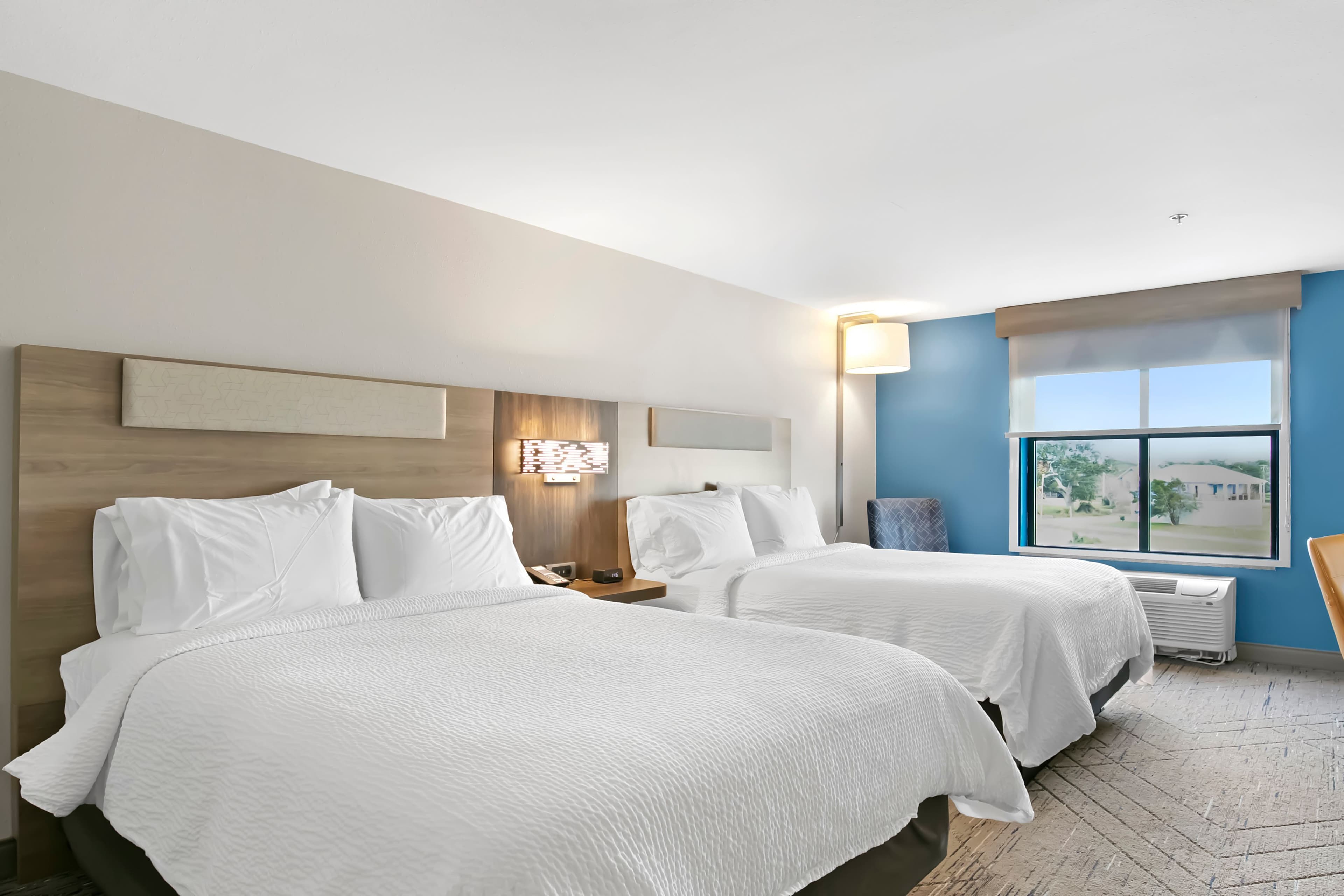 Holiday Inn Express Gulfport Beach — 12