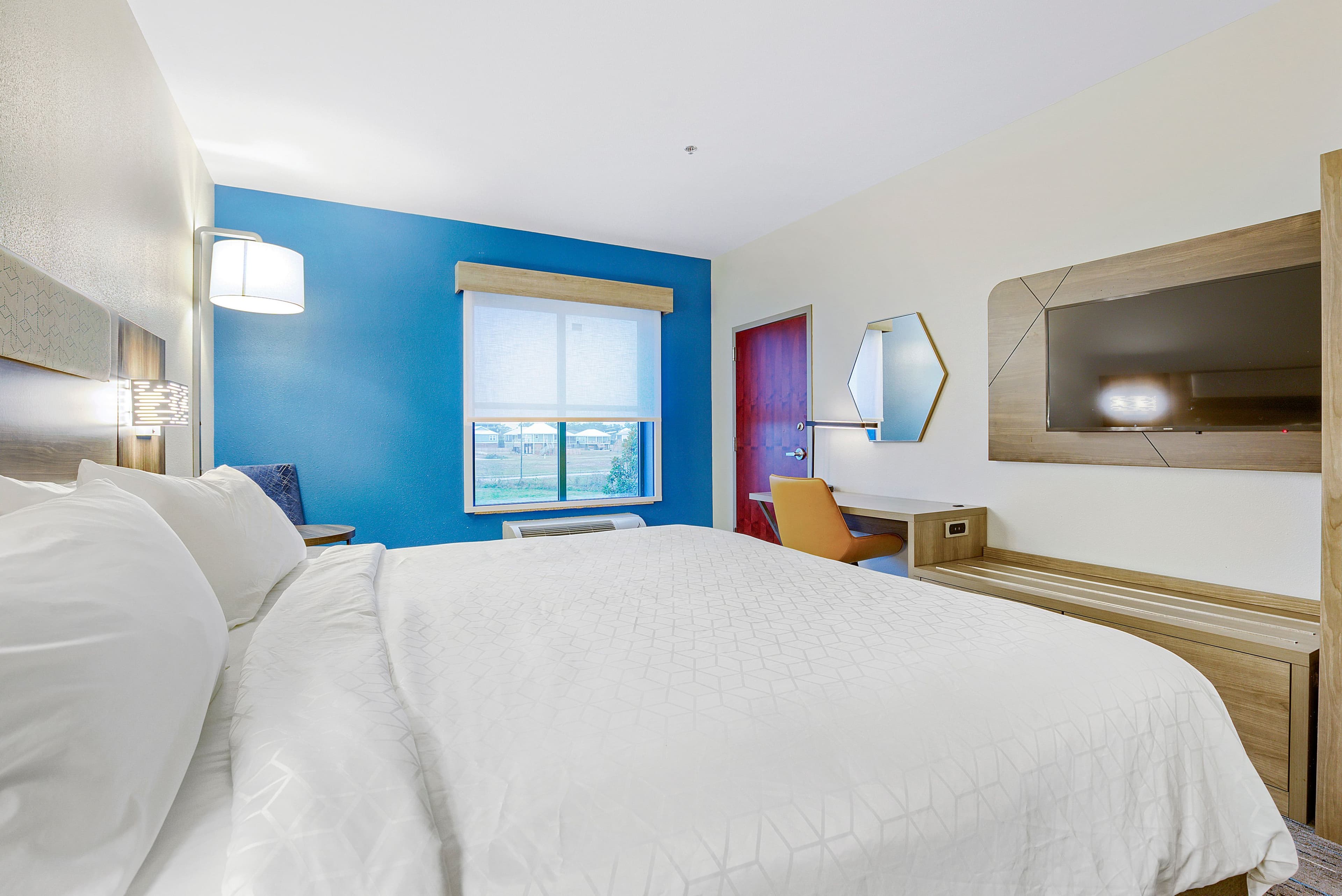 Holiday Inn Express Gulfport Beach - Image 4