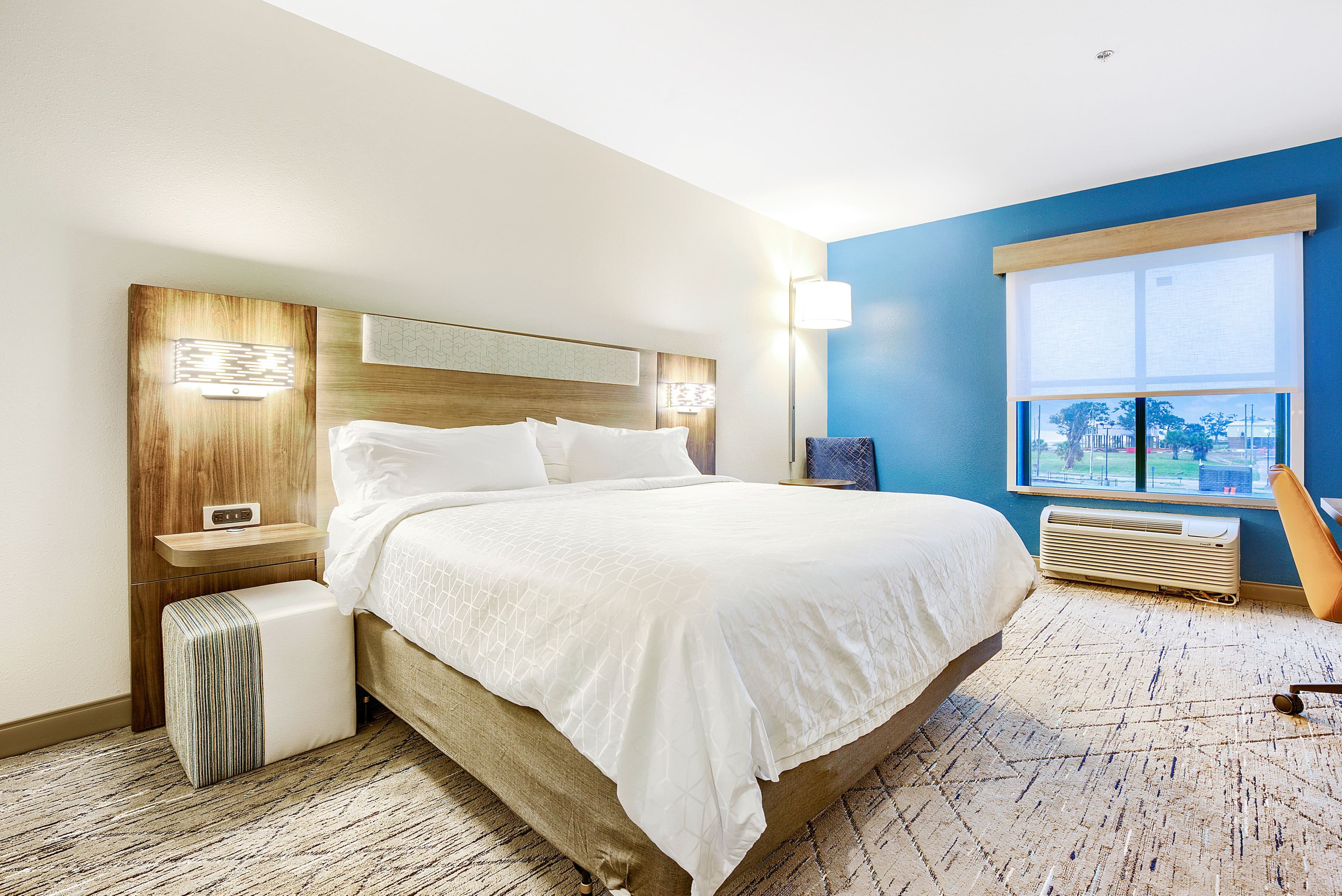Holiday Inn Express Gulfport Beach - Image 5