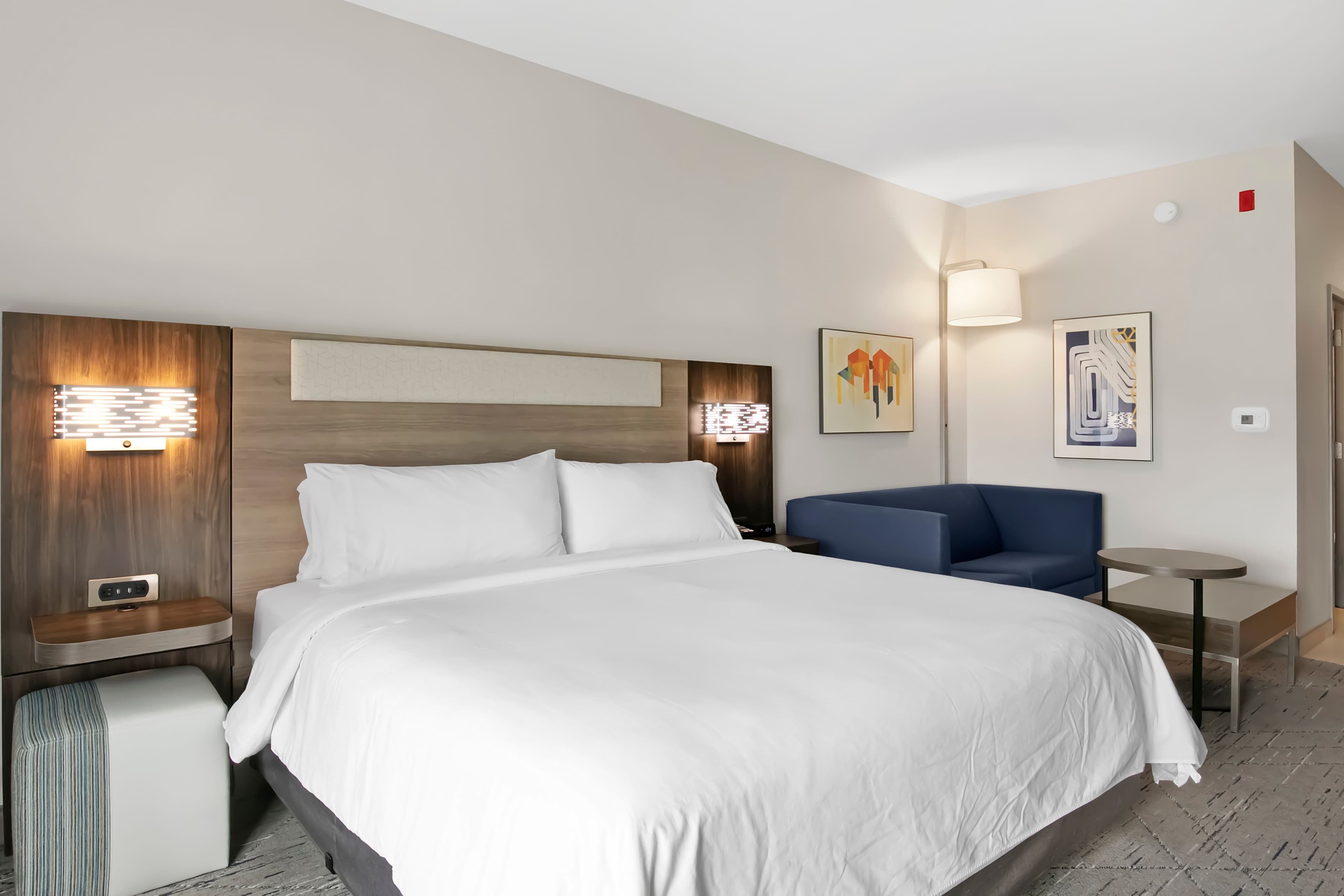 Holiday Inn Express Gulfport Beach - Image 3