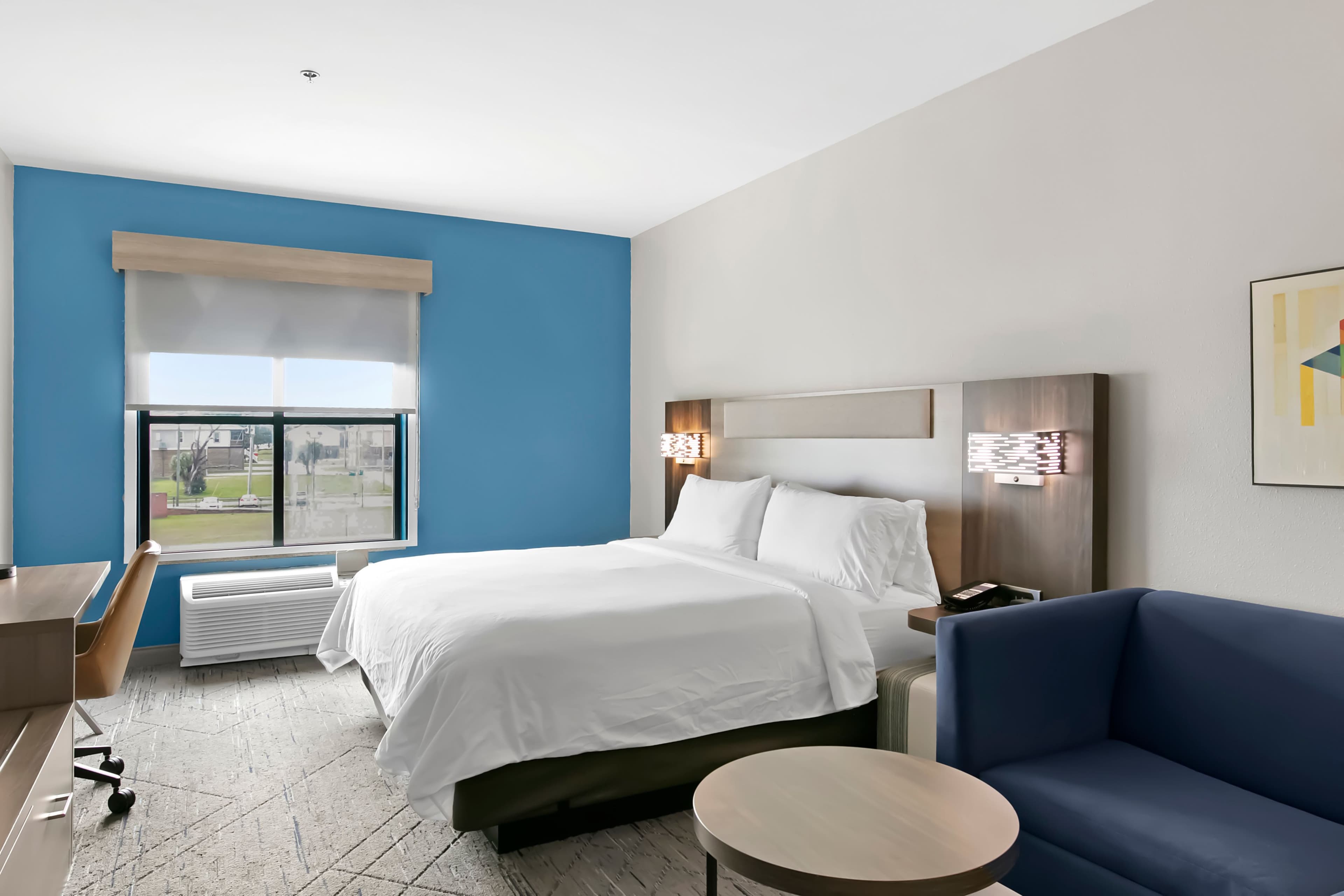 Holiday Inn Express Gulfport Beach — 6