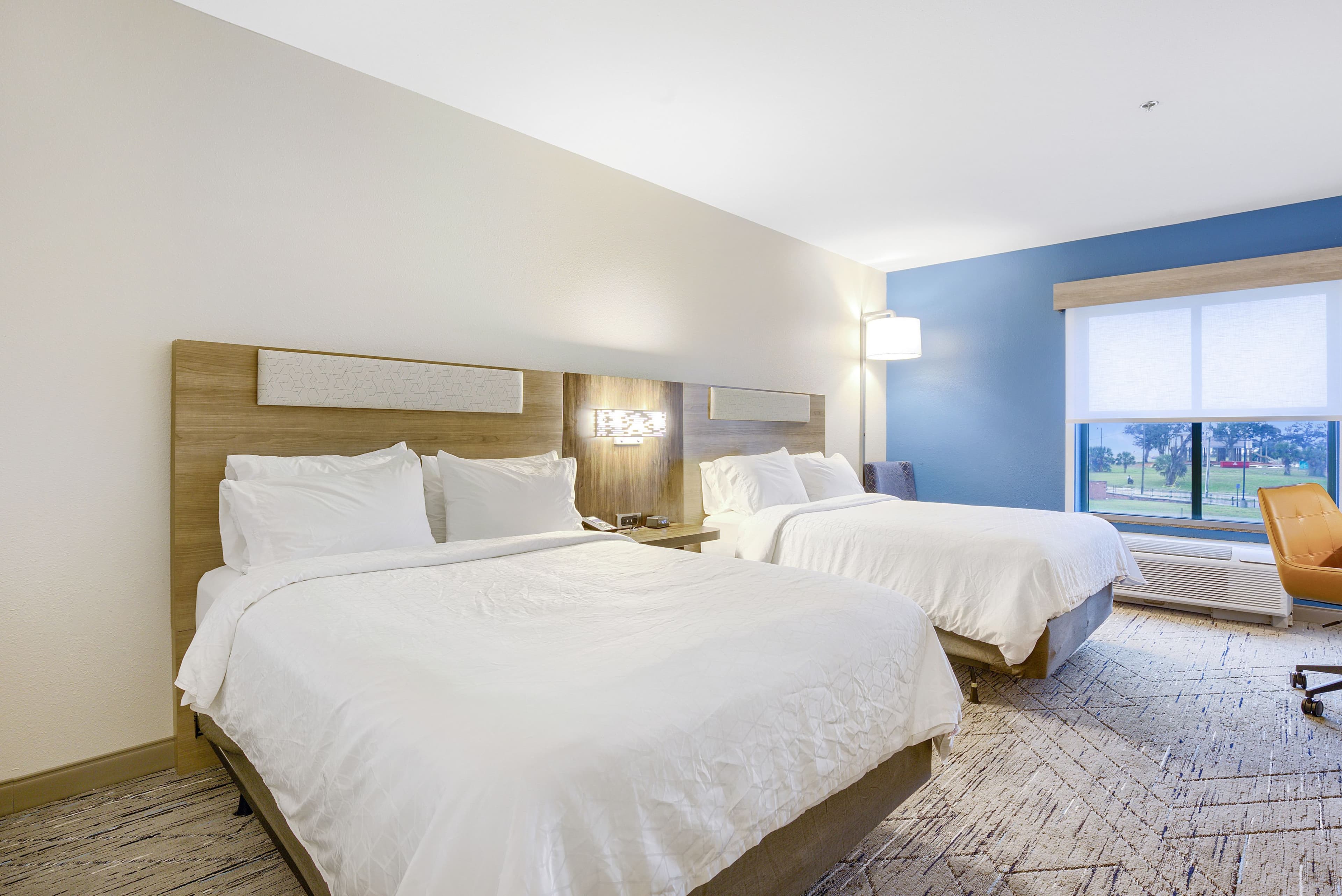 Holiday Inn Express Gulfport Beach - Image 2