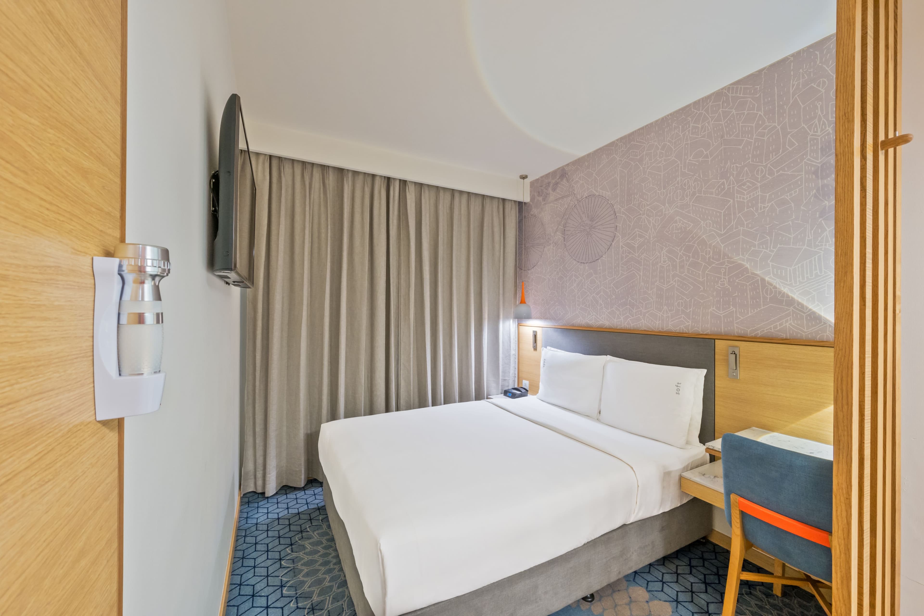 Holiday Inn Express Gurugram Sector 50 — 7