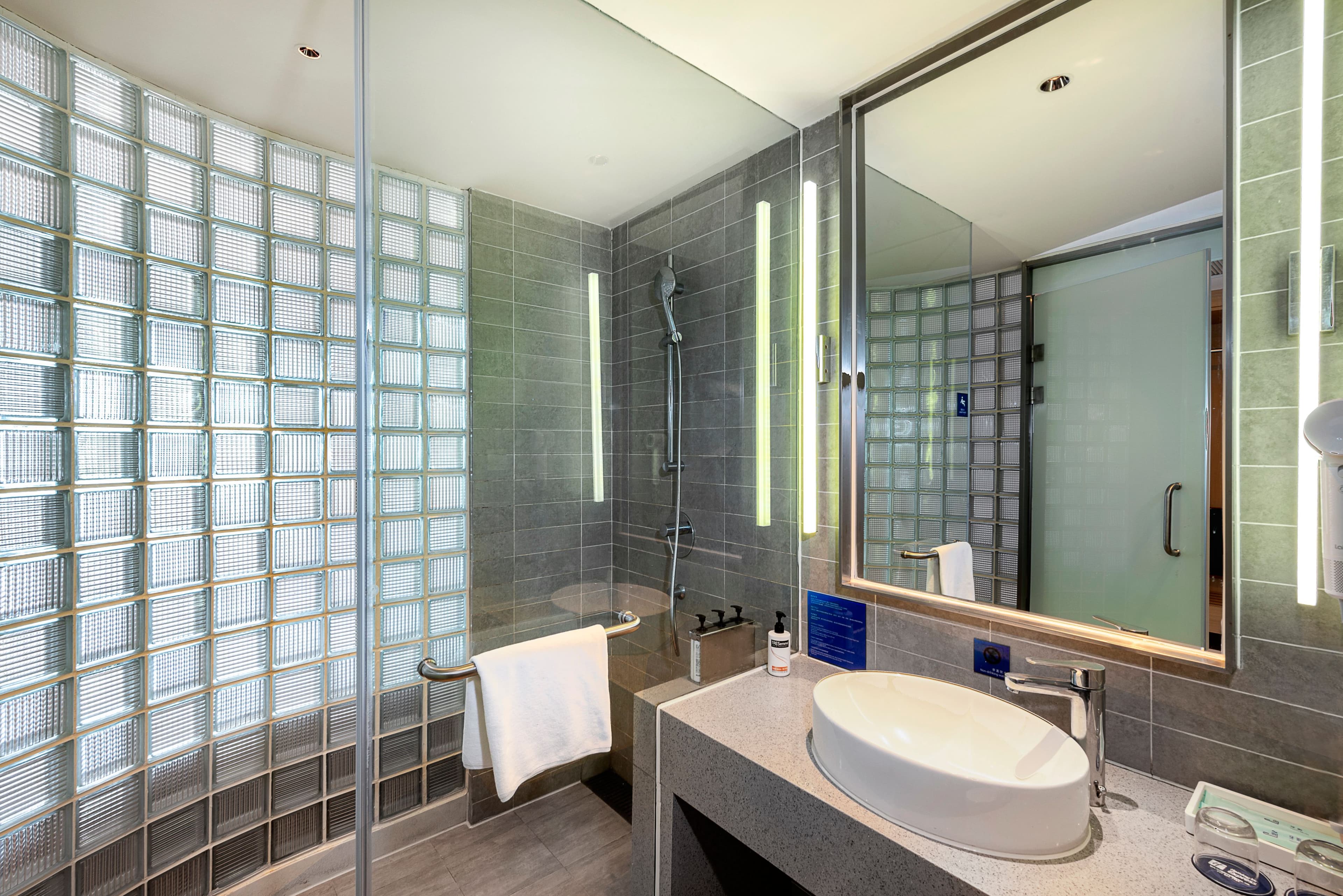 Holiday Inn Express Haikou West Coast - Image 3