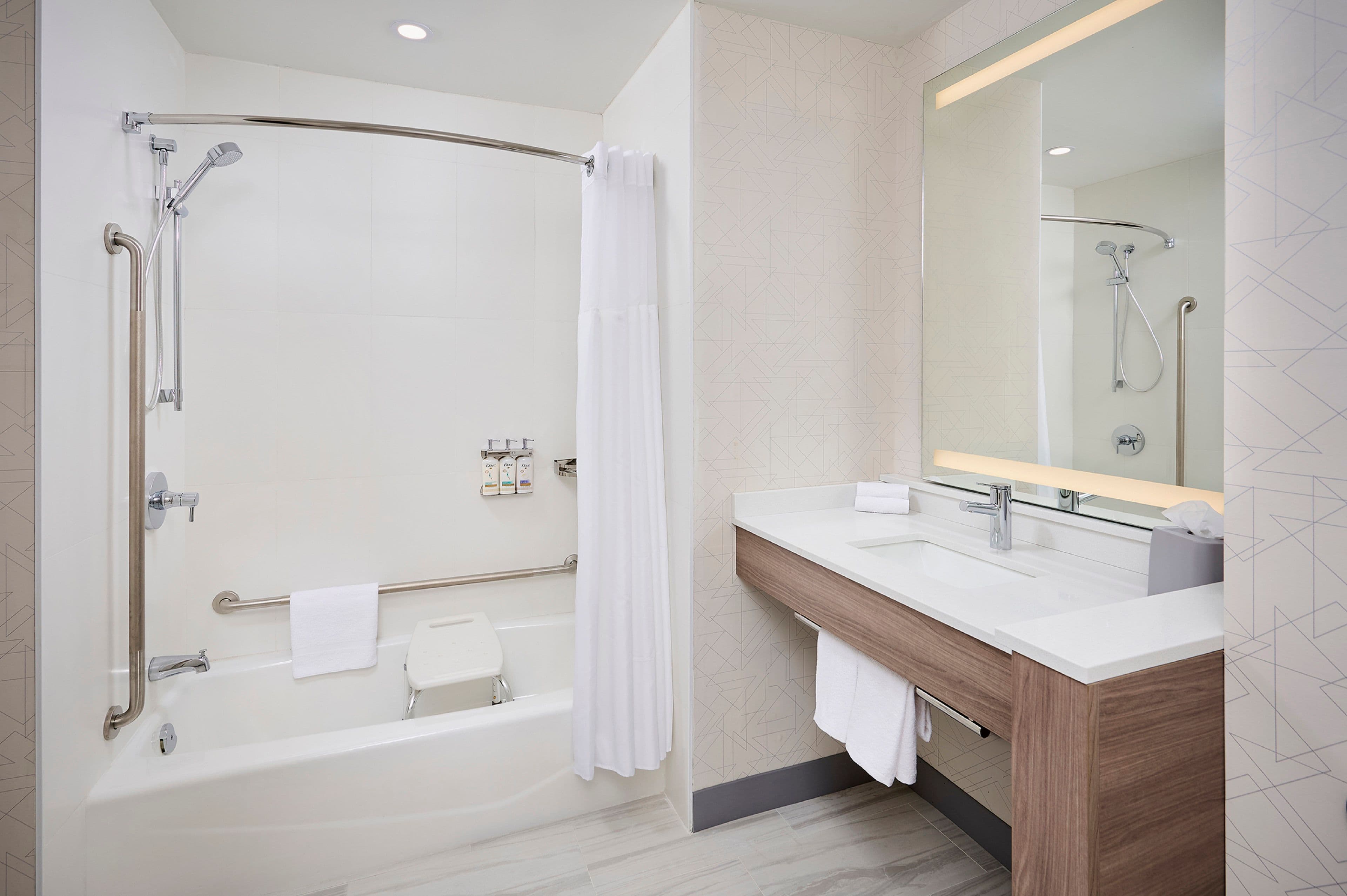 Holiday Inn Express Hamilton - Upper James — 6